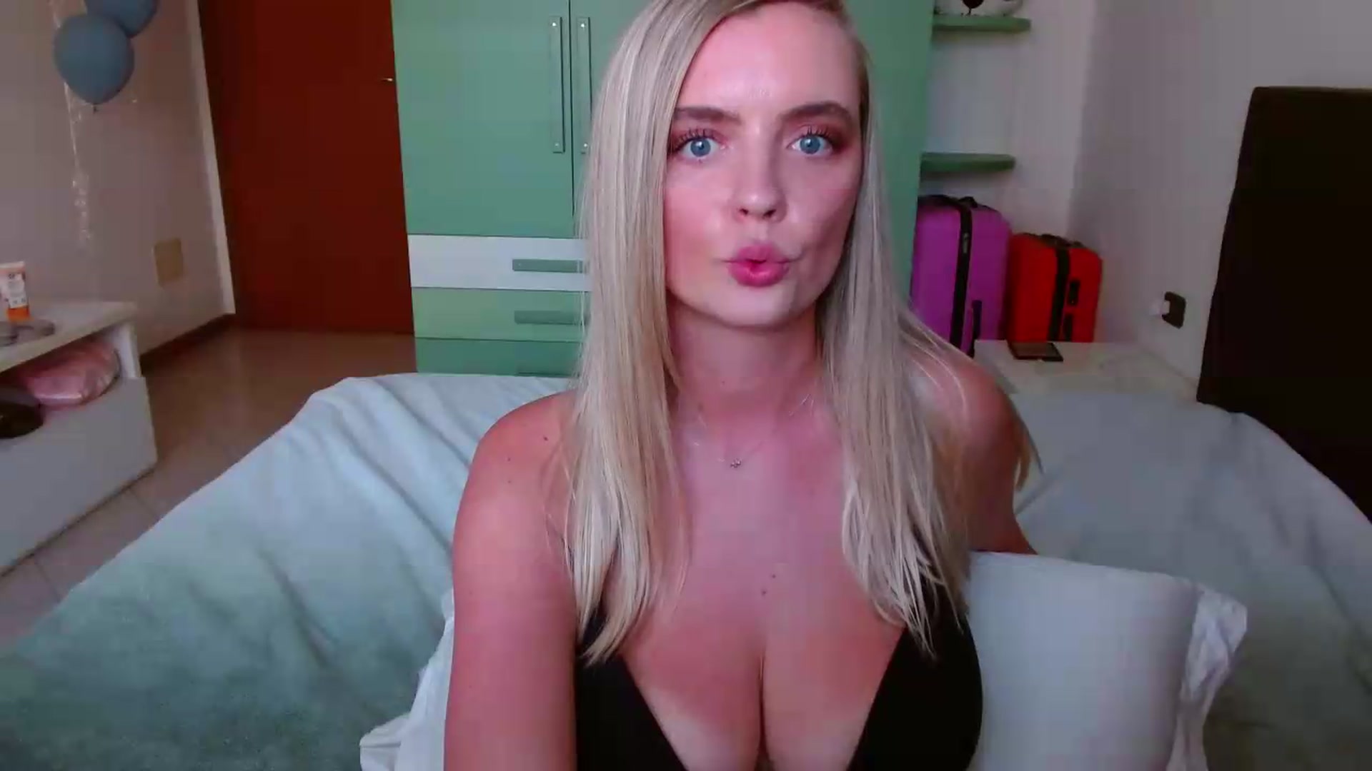 Gallery image thumbnail from MissAura's myfreecams stream on, 06/05/2026, 14:59 image 15 of 20