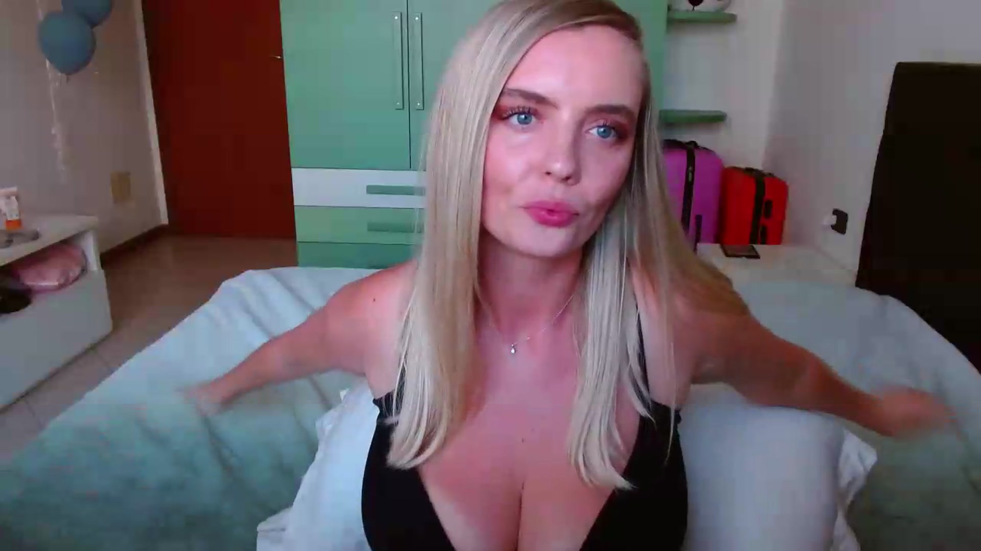 Gallery image thumbnail from MissAura's myfreecams stream on, 06/05/2026, 14:59 image 19 of 20