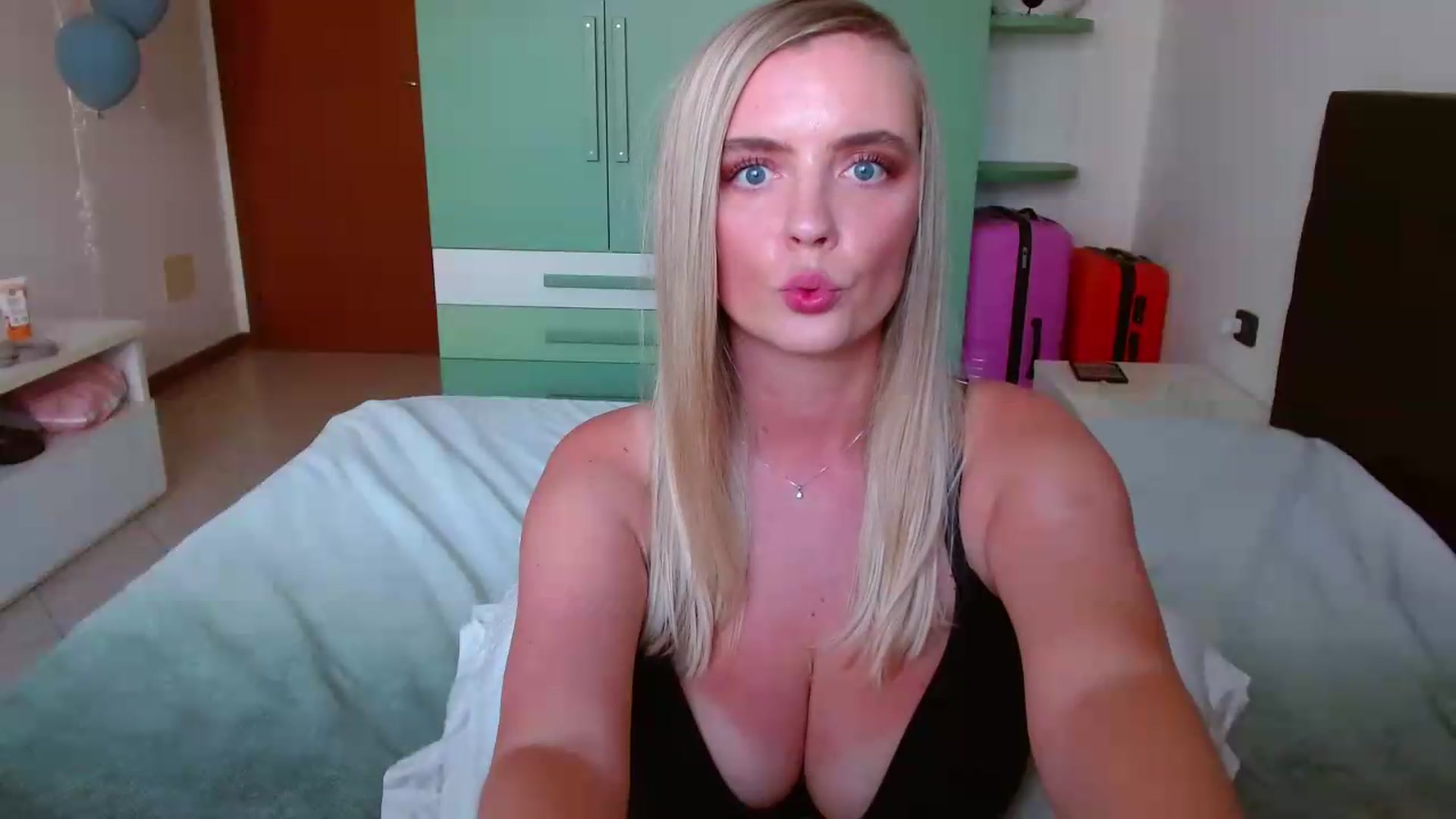 Gallery image thumbnail from MissAura's myfreecams stream on, 06/05/2026, 14:59 image 12 of 20
