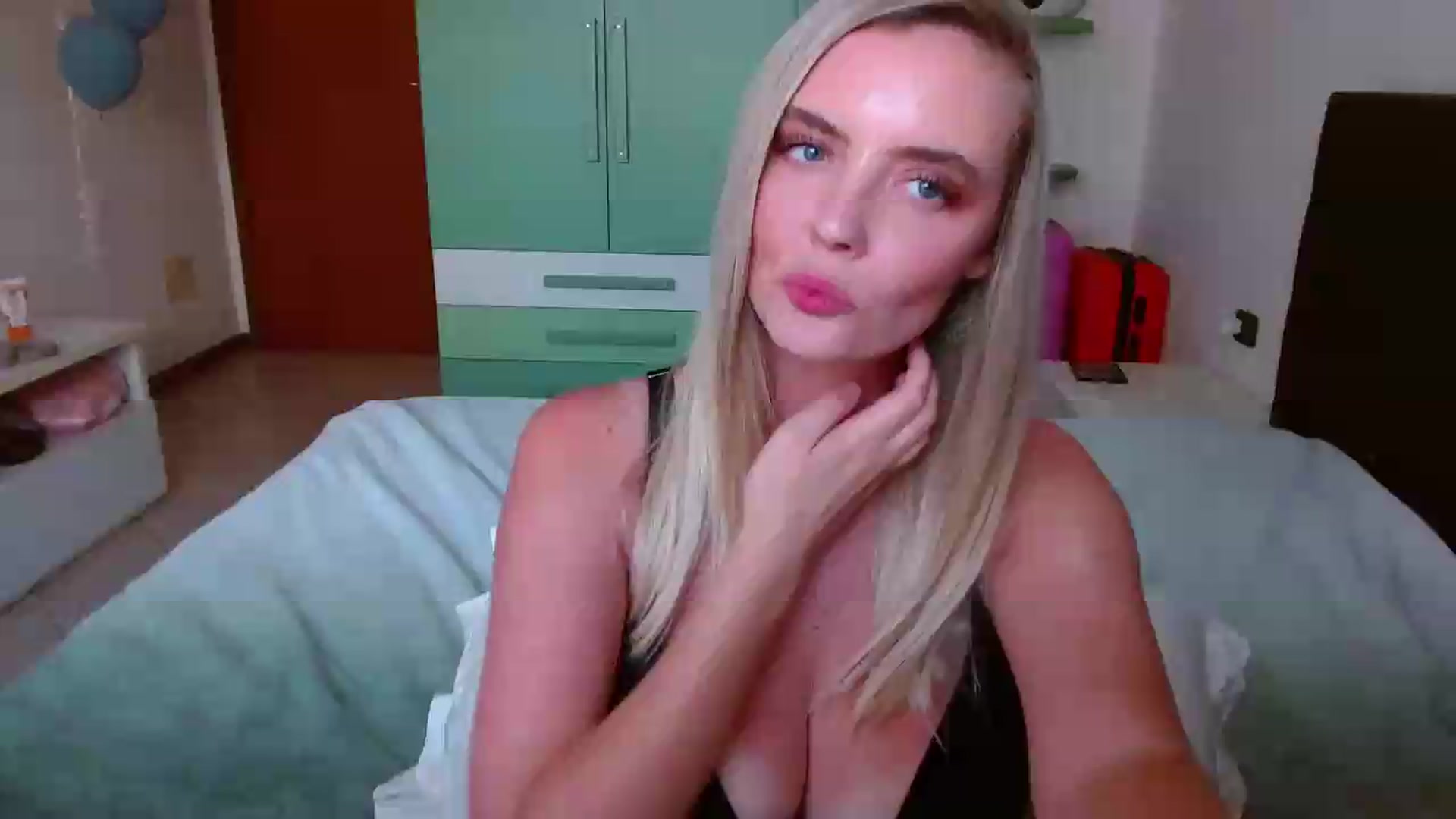Gallery image thumbnail from MissAura's myfreecams stream on, 06/05/2026, 14:59 image 2 of 20