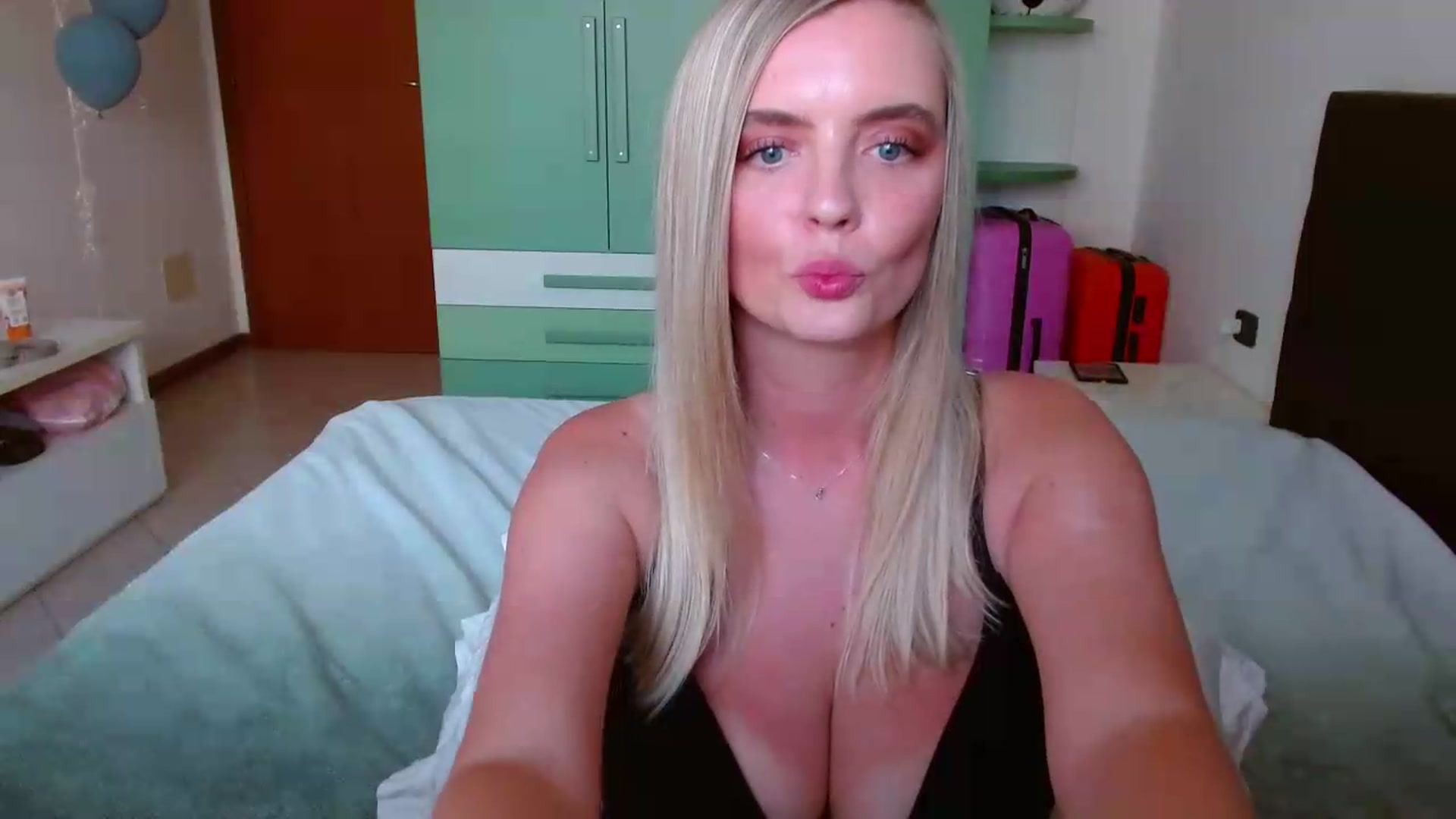 Gallery image thumbnail from MissAura's myfreecams stream on, 06/05/2026, 14:59 image 8 of 20