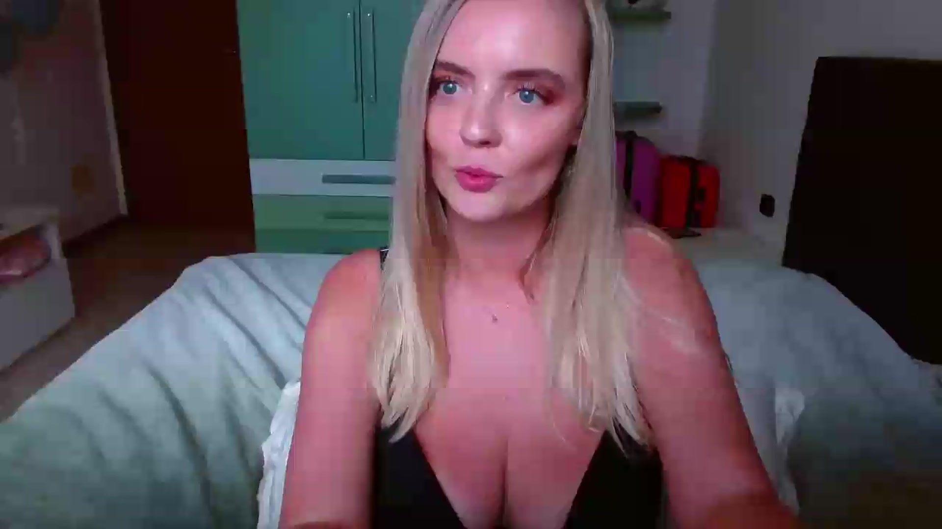 Gallery image thumbnail from MissAura's myfreecams stream on, 06/05/2026, 17:03 image 8 of 20