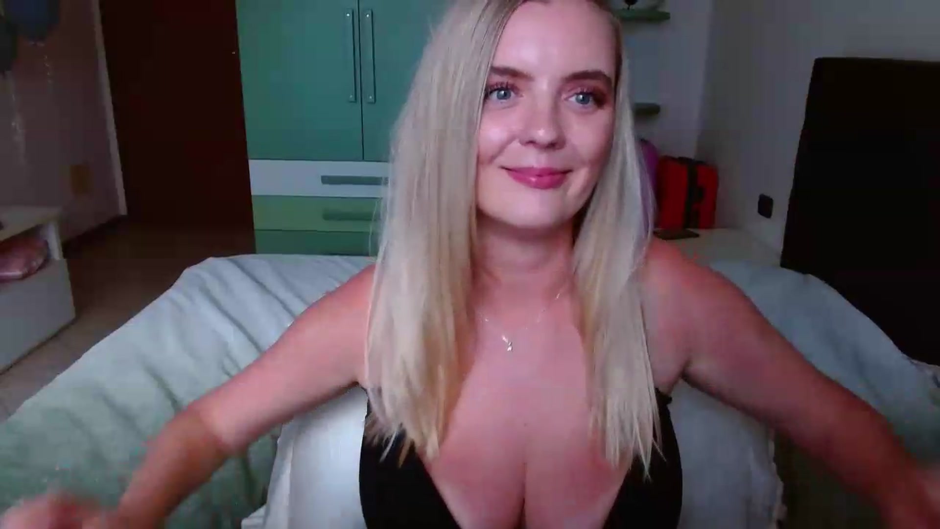 Gallery image thumbnail from MissAura's myfreecams stream on, 06/05/2026, 17:03 image 14 of 20