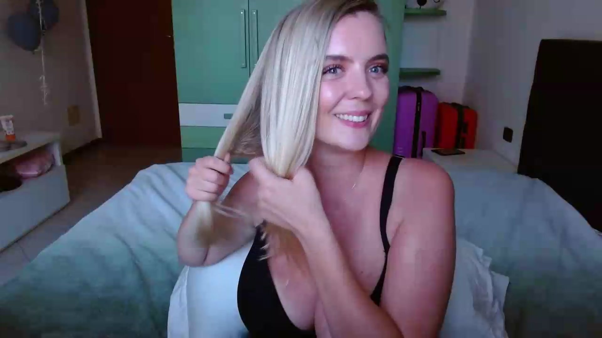 Gallery image thumbnail from MissAura's myfreecams stream on, 06/05/2026, 17:53 image 9 of 20