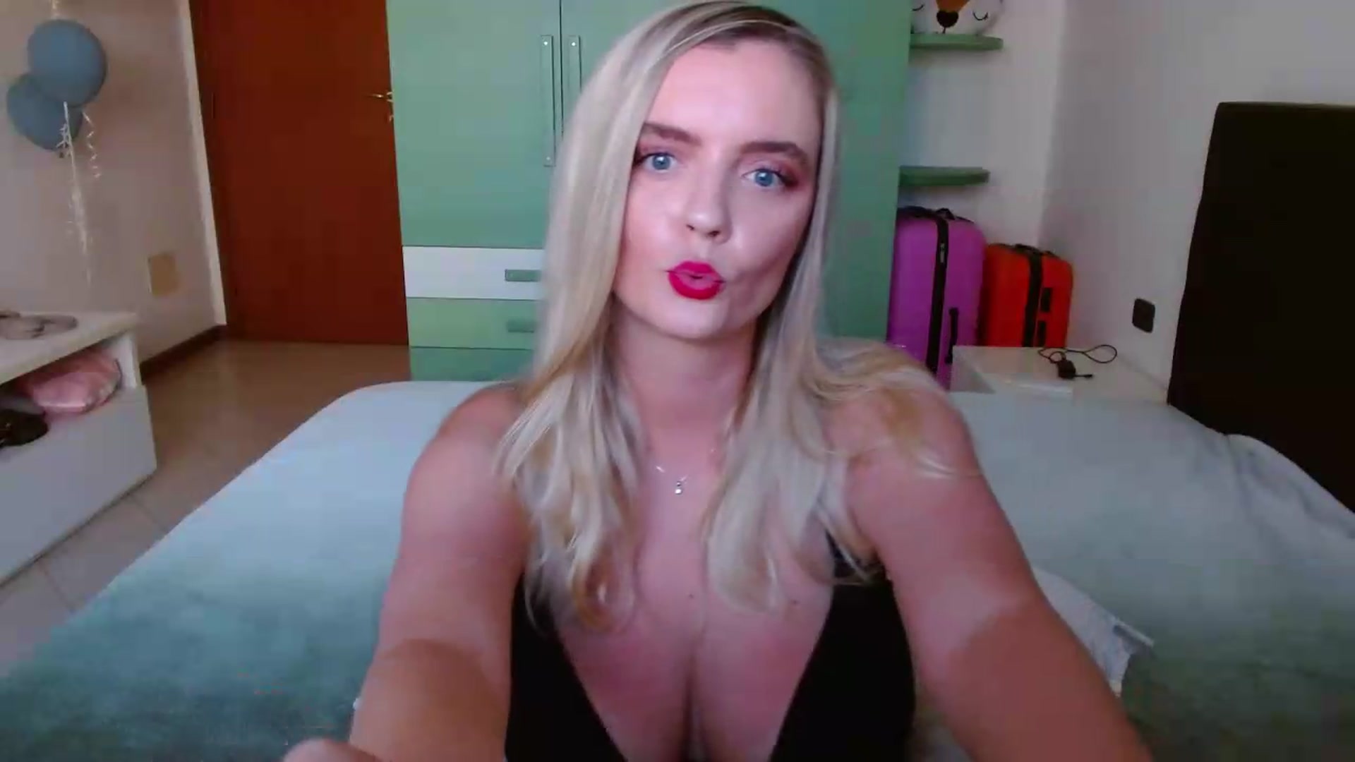 Gallery image thumbnail from MissAura's myfreecams stream on, 06/06/2026, 14:25 image 9 of 20