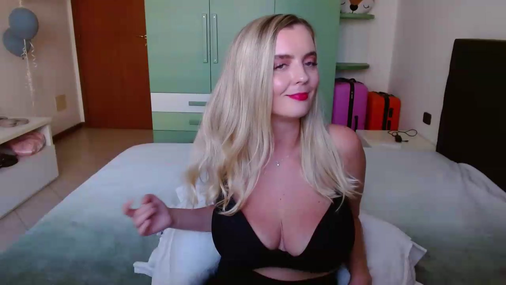 Gallery image thumbnail from MissAura's myfreecams stream on, 06/06/2026, 14:25 image 7 of 20