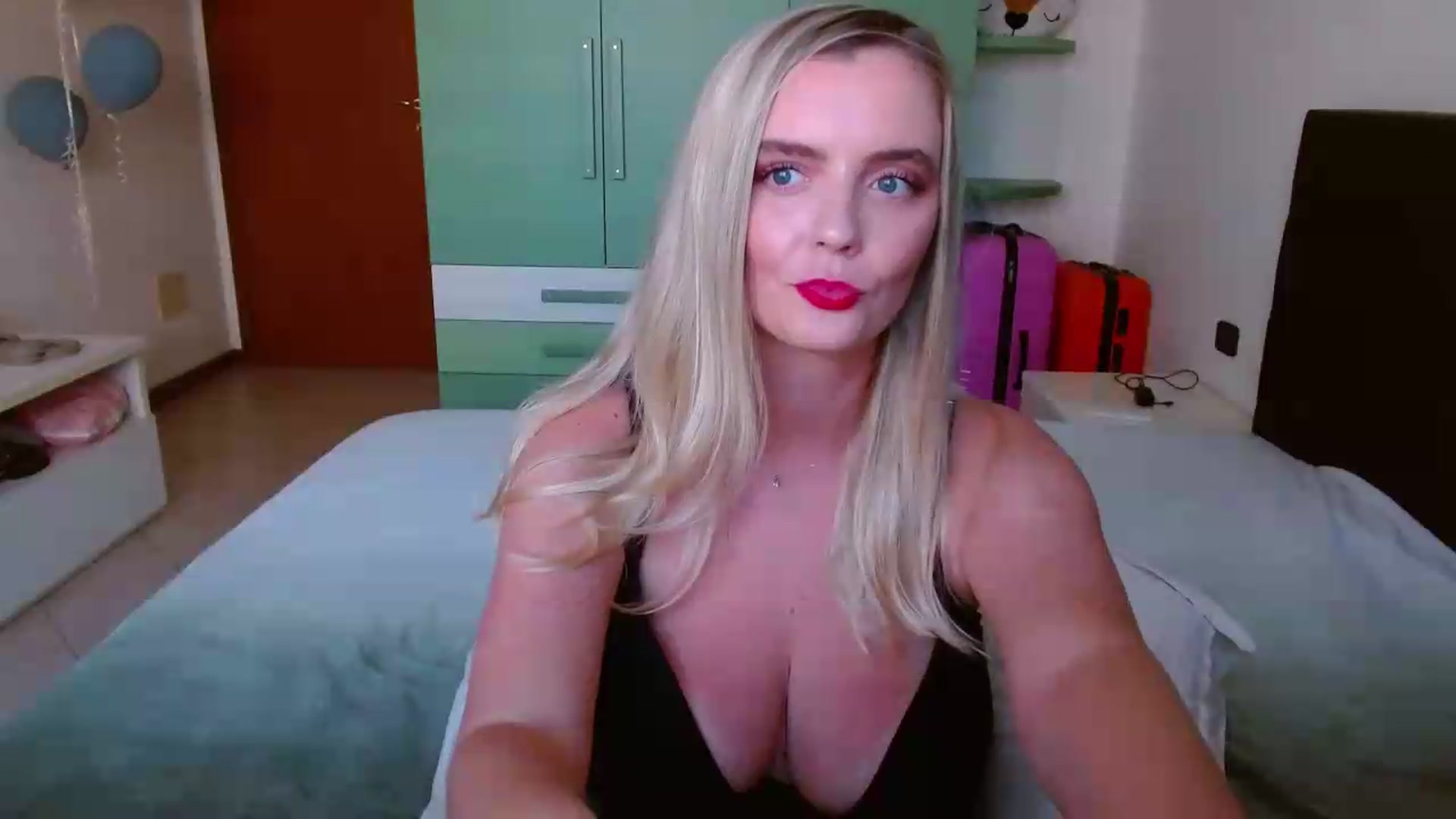 Gallery image thumbnail from MissAura's myfreecams stream on, 06/06/2026, 14:25 image 17 of 20