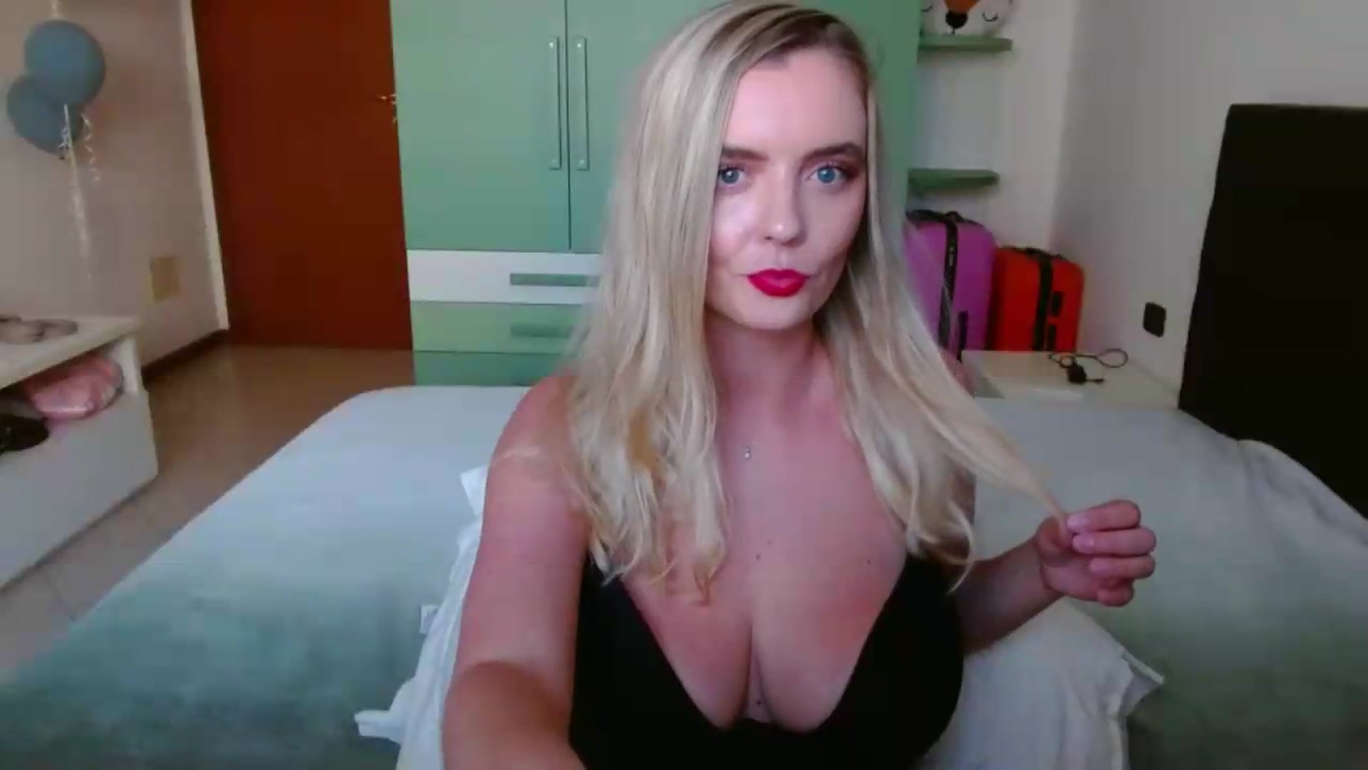 Gallery image thumbnail from MissAura's myfreecams stream on, 06/06/2026, 14:25 image 6 of 20