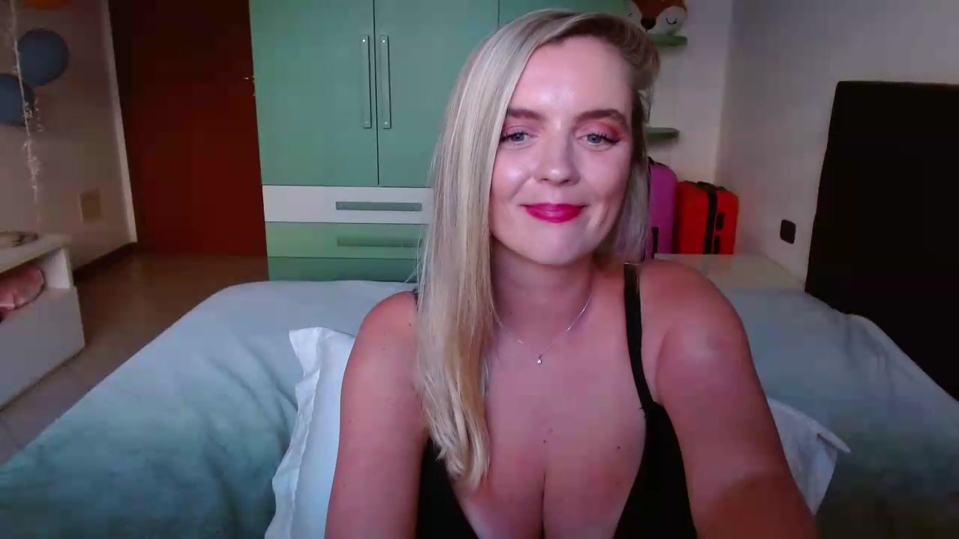Gallery image thumbnail from MissAura's myfreecams stream on, 06/06/2026, 17:11 image 3 of 20