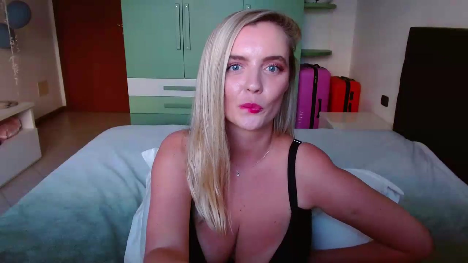 Gallery image thumbnail from MissAura's myfreecams stream on, 06/06/2026, 17:11 image 8 of 20