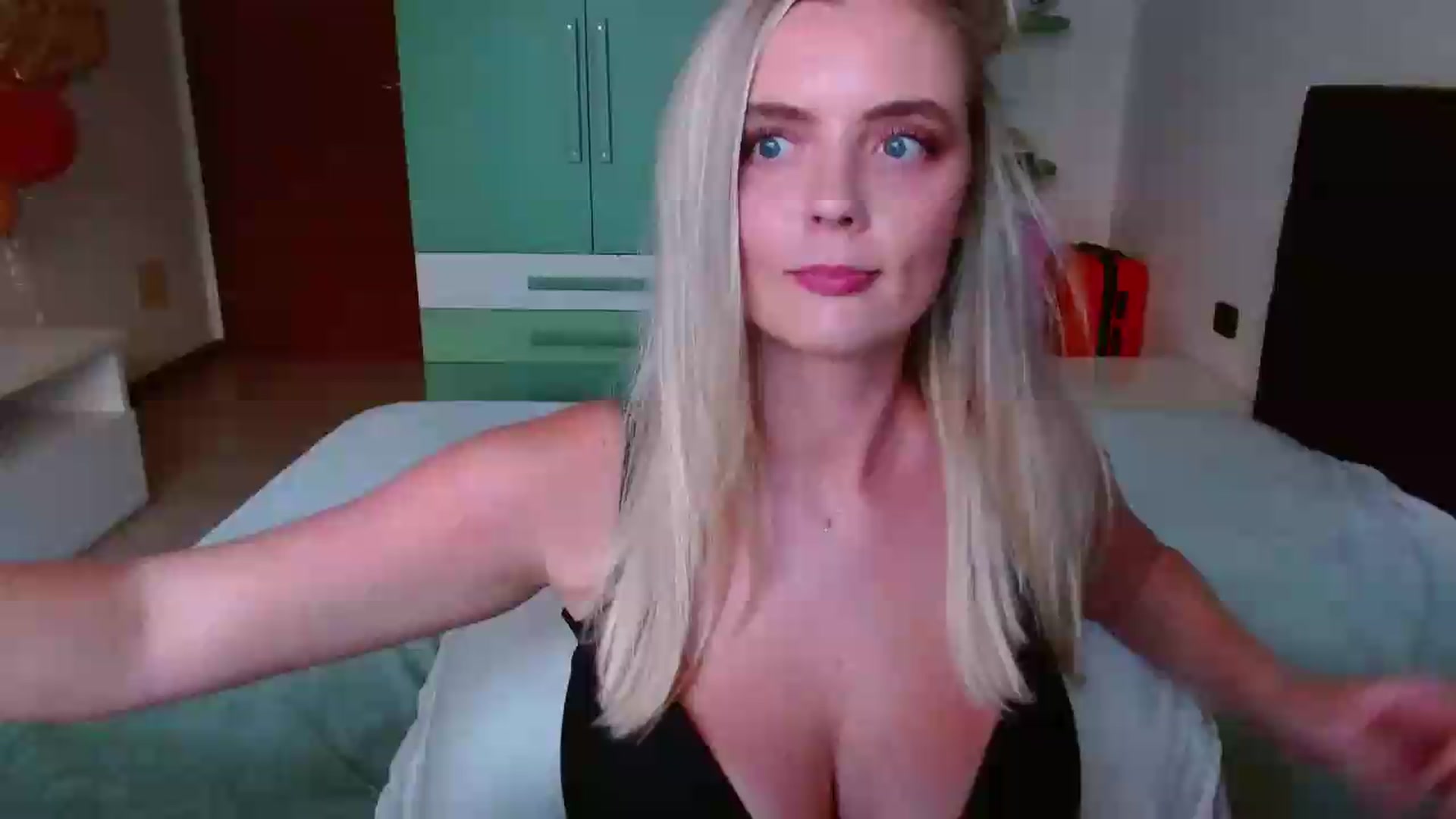 Gallery image thumbnail from MissAura's myfreecams stream on, 06/08/2026, 18:11 image 9 of 20