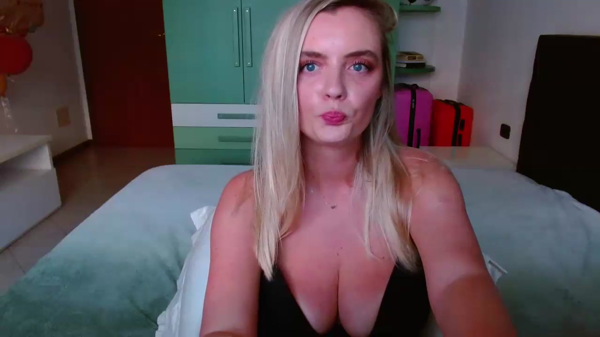 Gallery image thumbnail from MissAura's myfreecams stream on, 06/08/2026, 18:11 image 8 of 20