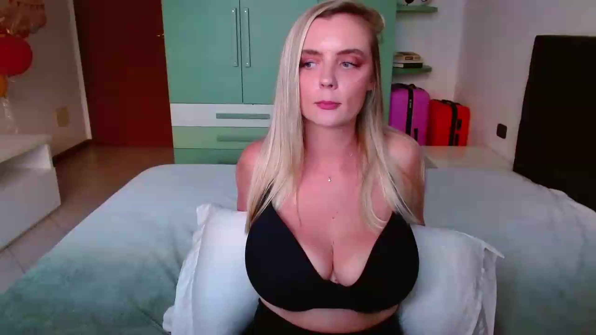 Gallery image thumbnail from MissAura's myfreecams stream on, 06/08/2026, 18:11 image 7 of 20