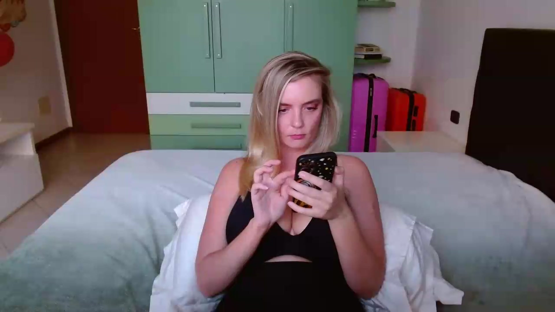 Gallery image thumbnail from MissAura's myfreecams stream on, 06/08/2026, 18:11 image 15 of 20