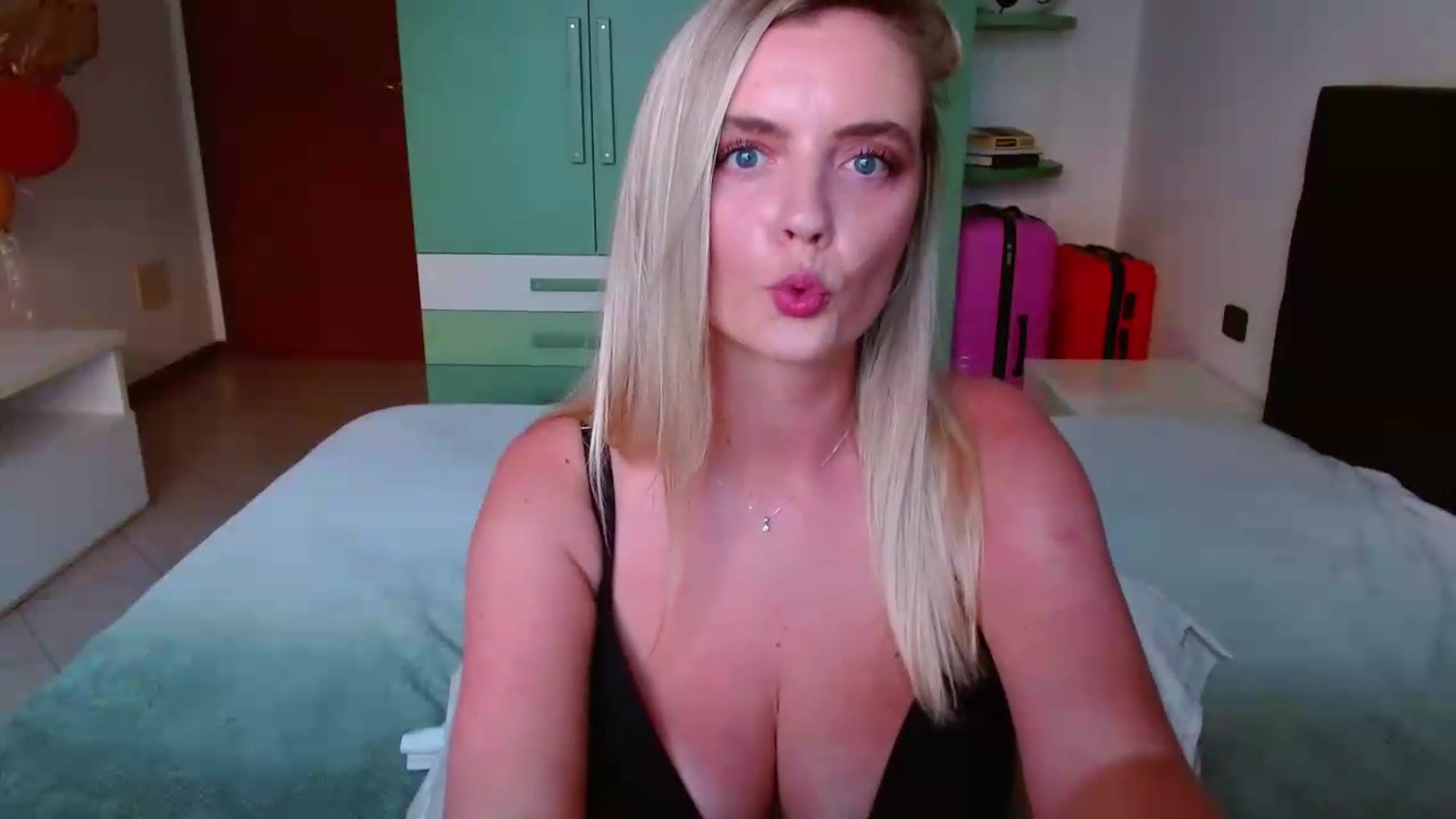 Gallery image thumbnail from MissAura's myfreecams stream on, 06/08/2026, 18:11 image 5 of 20