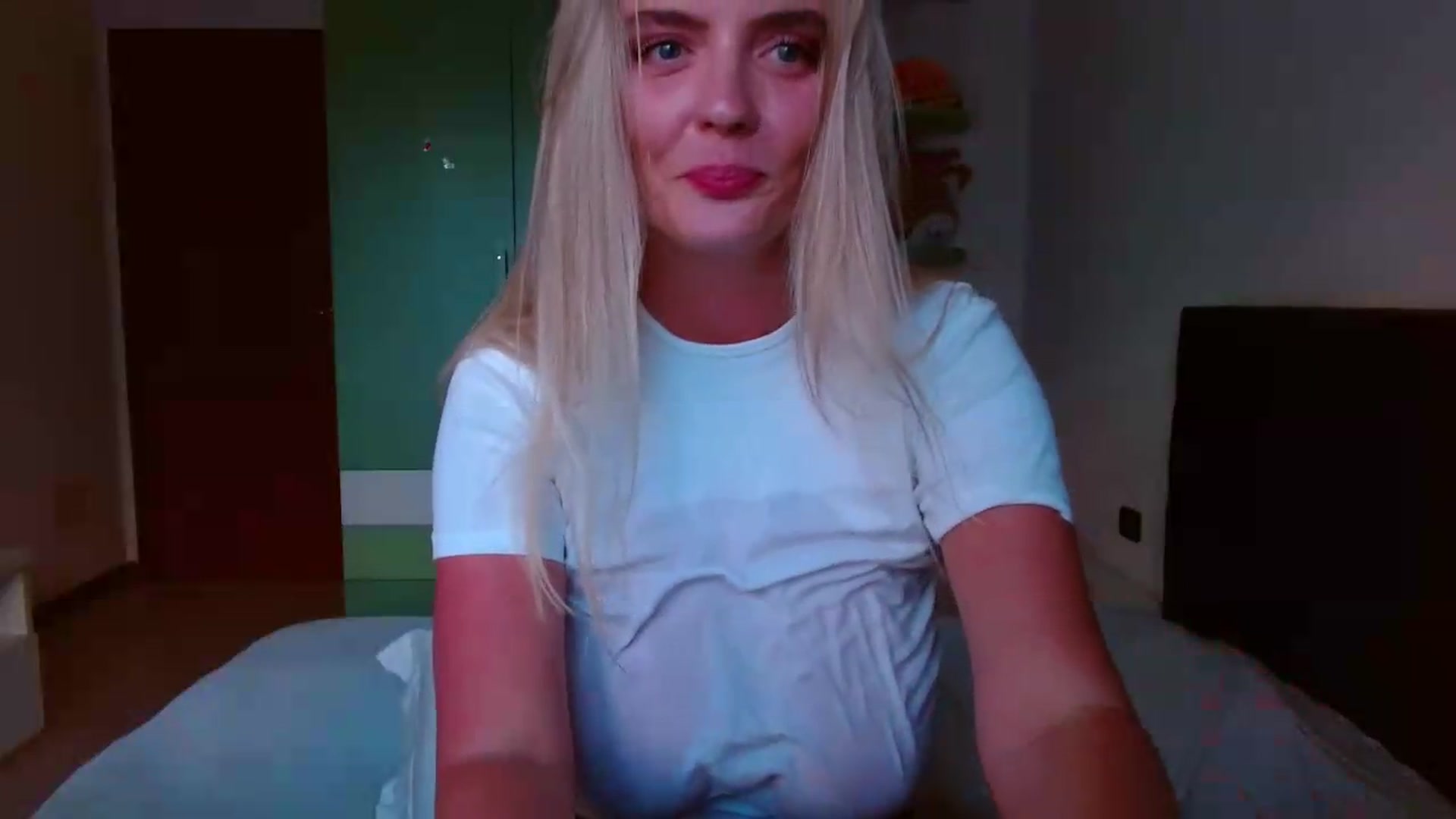 Gallery image thumbnail from MissAura's myfreecams stream on, 06/10/2026, 17:31 image 19 of 20