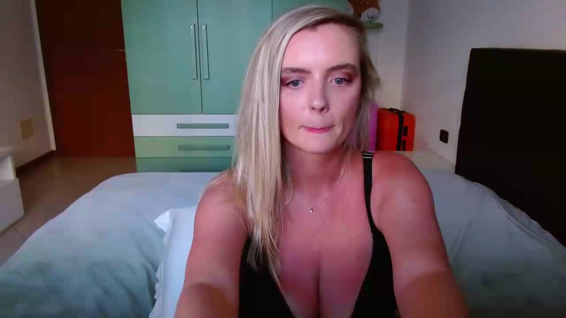 Gallery image thumbnail from MissAura's myfreecams stream on, 06/10/2026, 17:31 image 14 of 20