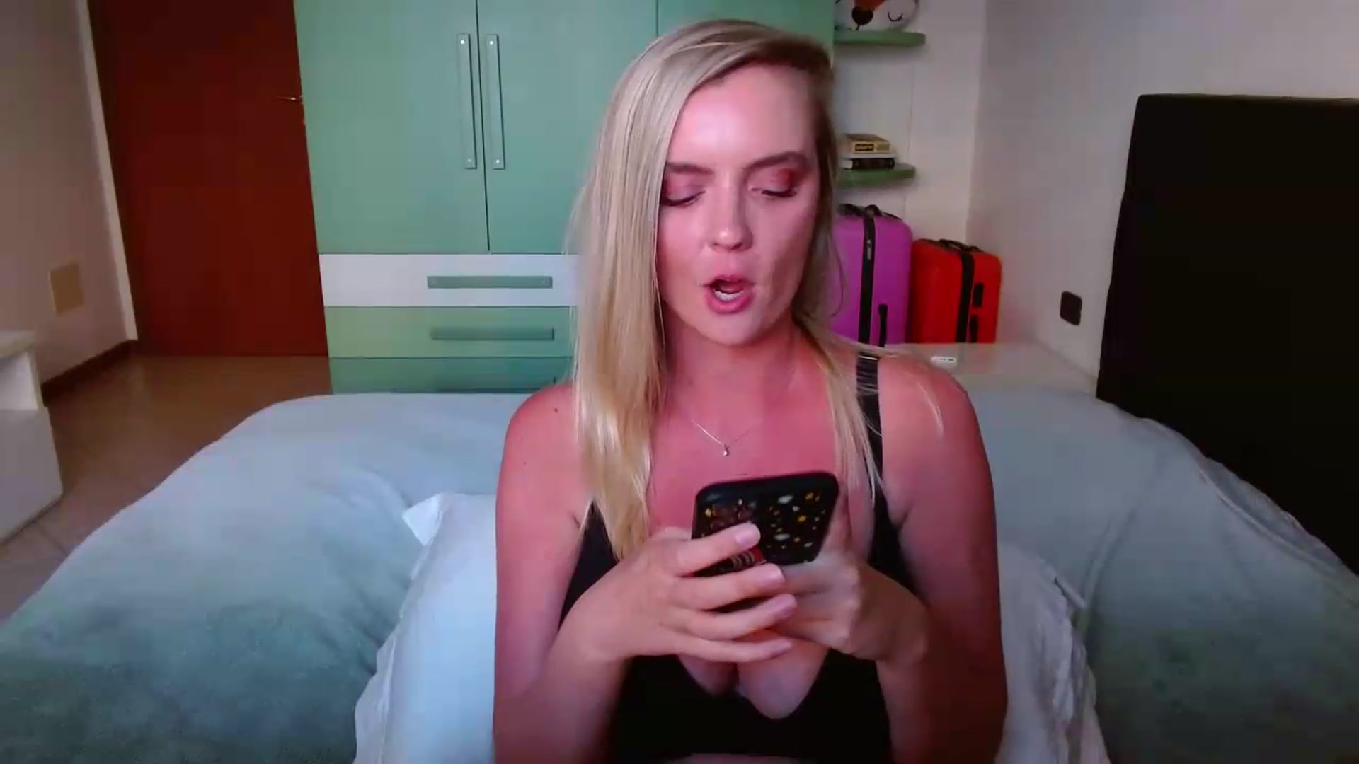 Gallery image thumbnail from MissAura's myfreecams stream on, 06/10/2026, 17:31 image 2 of 20