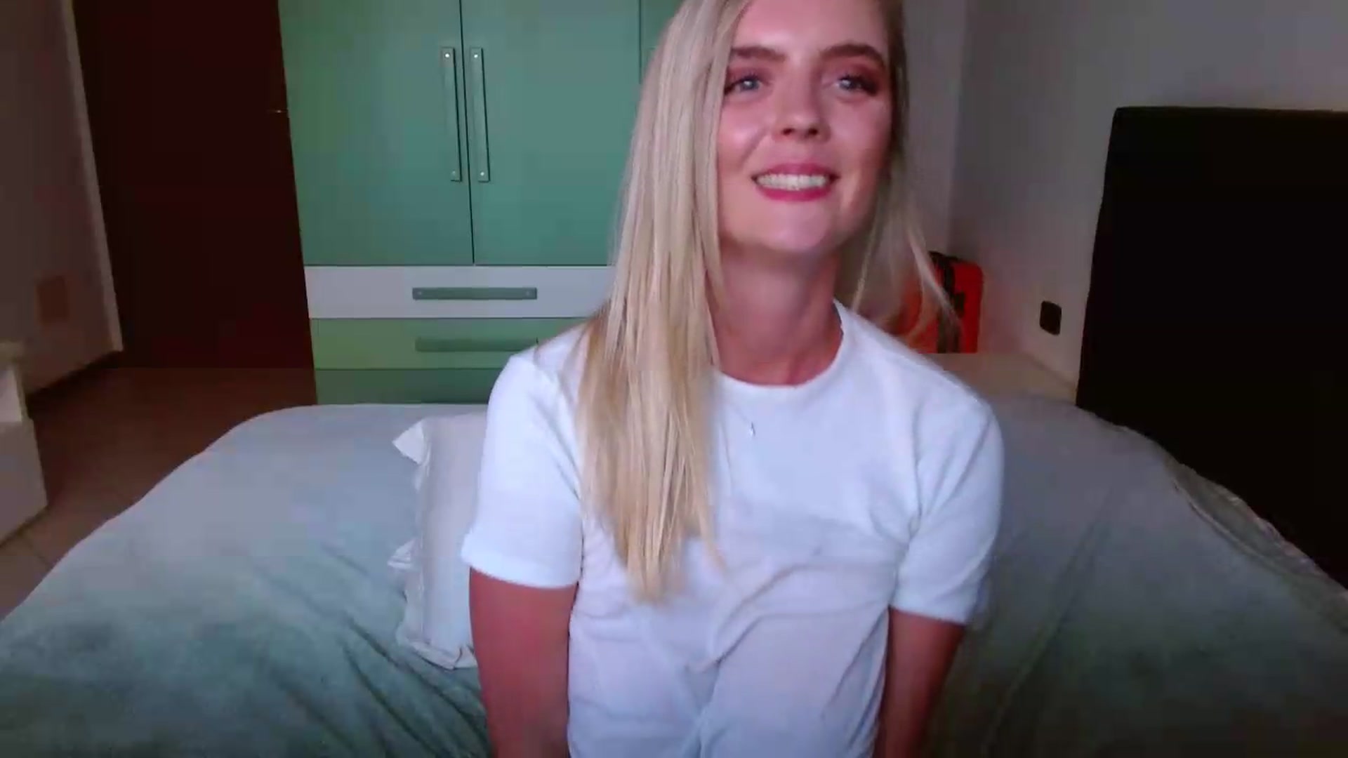 Gallery image thumbnail from MissAura's myfreecams stream on, 06/10/2026, 18:17 image 9 of 20
