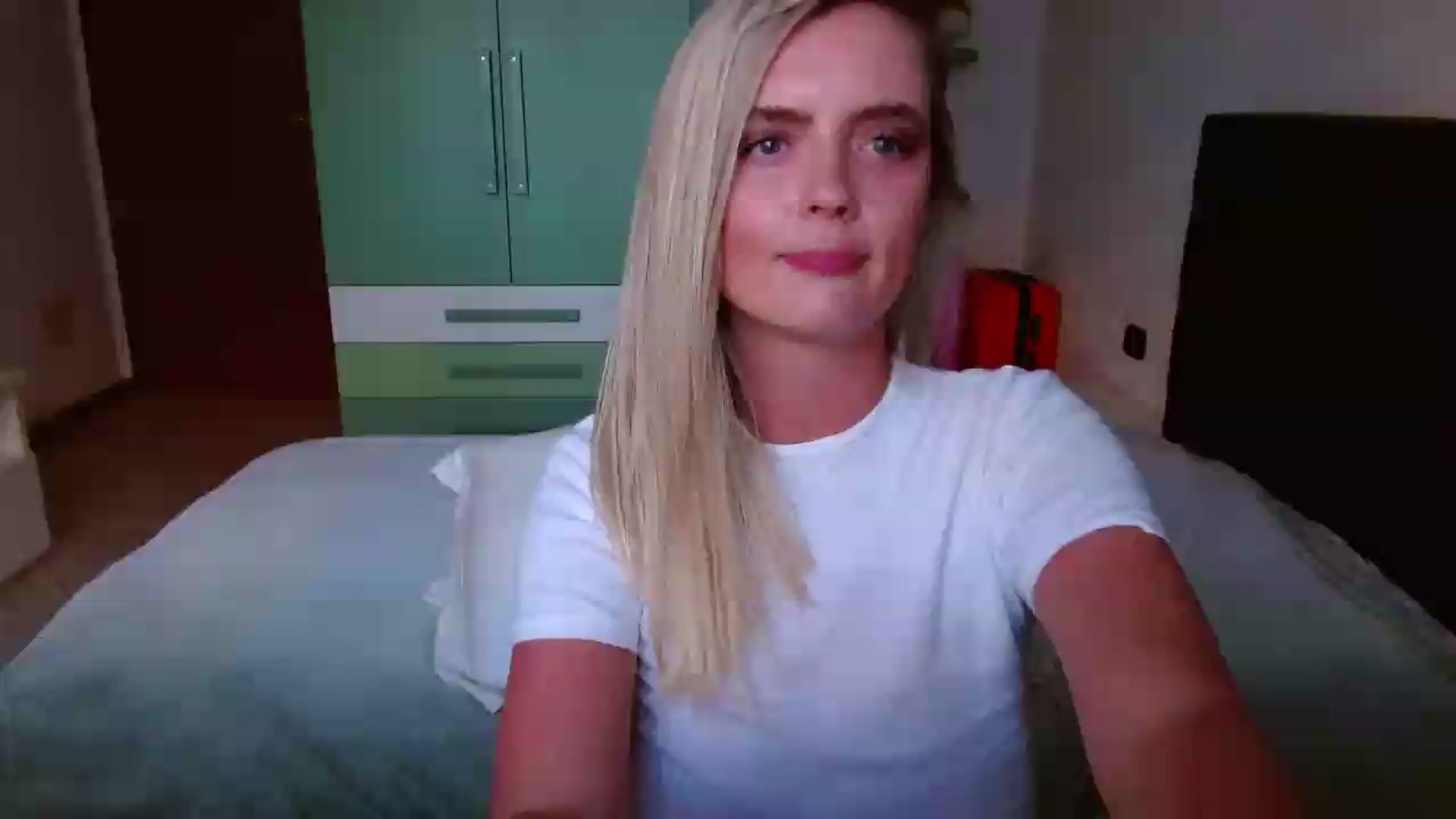 Gallery image thumbnail from MissAura's myfreecams stream on, 06/10/2026, 18:17 image 4 of 20