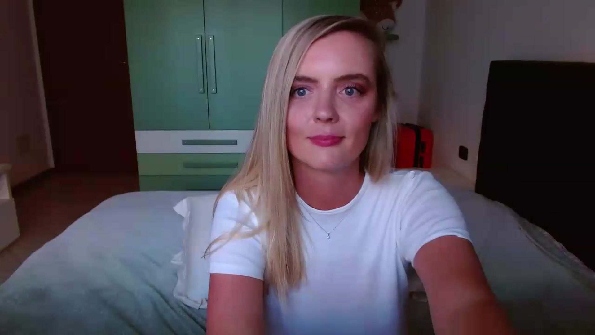 Gallery image thumbnail from MissAura's myfreecams stream on, 06/10/2026, 18:17 image 11 of 20