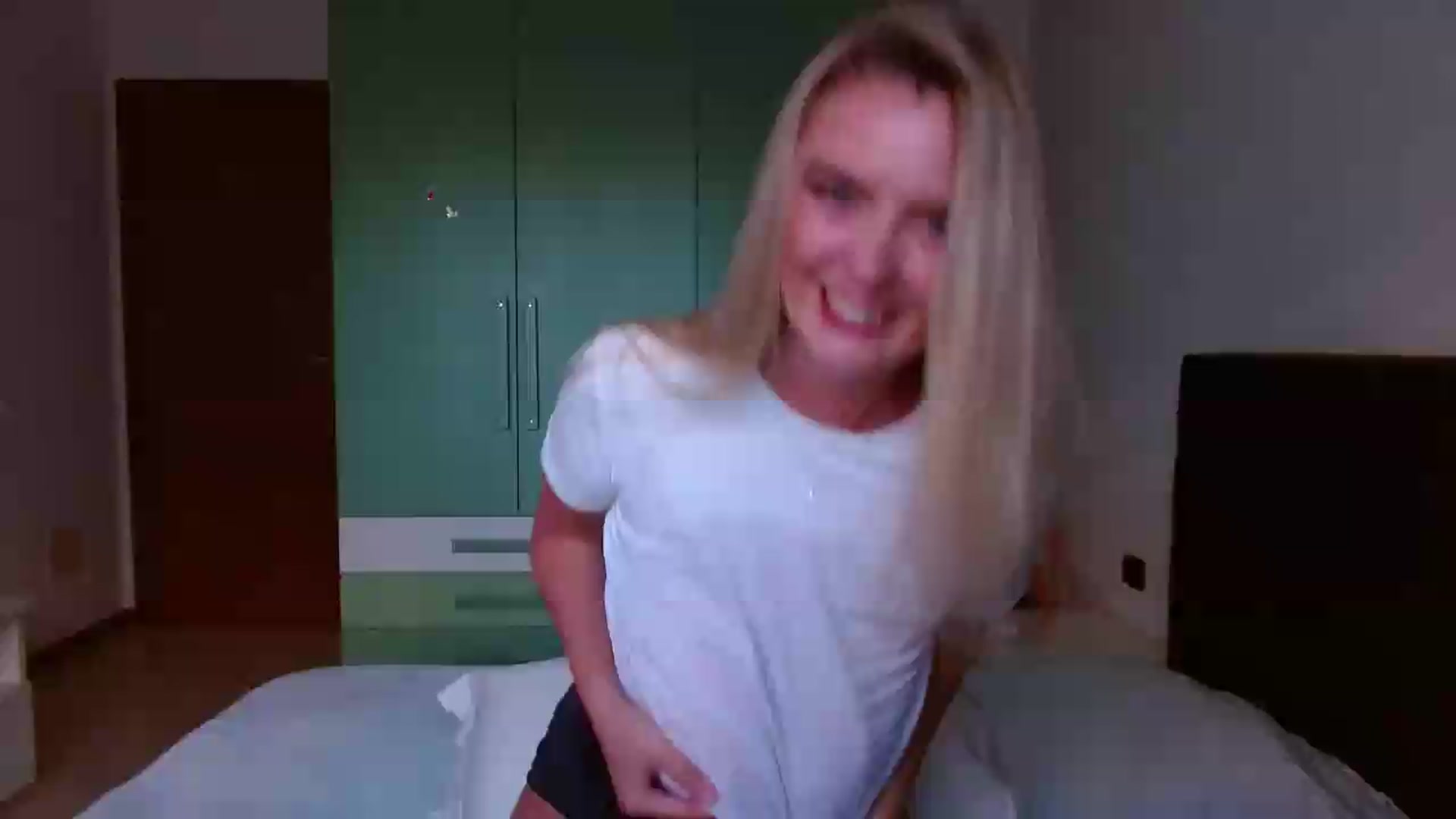 Gallery image thumbnail from MissAura's myfreecams stream on, 06/10/2026, 18:17 image 1 of 20