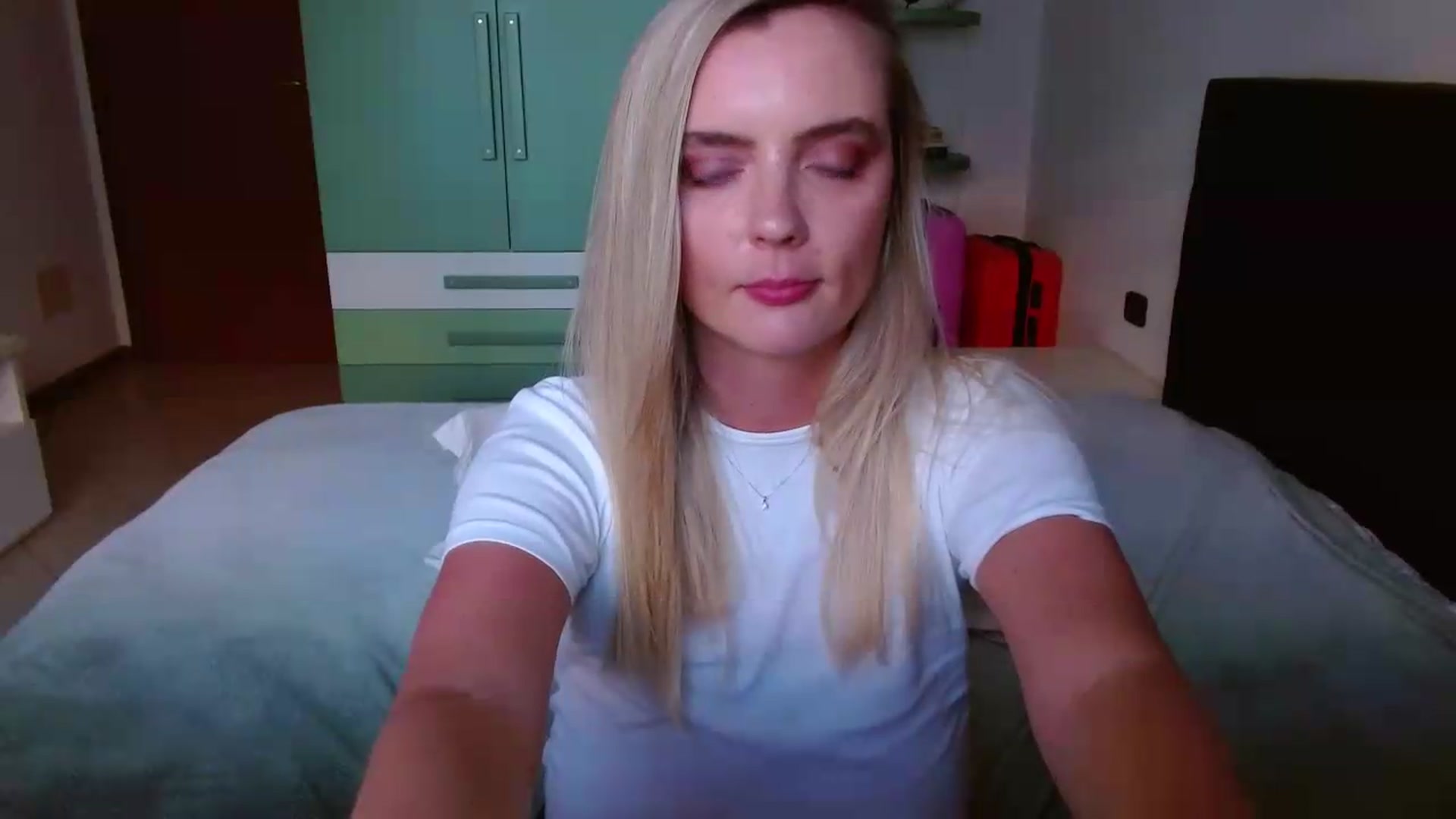 Gallery image thumbnail from MissAura's myfreecams stream on, 06/10/2026, 18:17 image 2 of 20