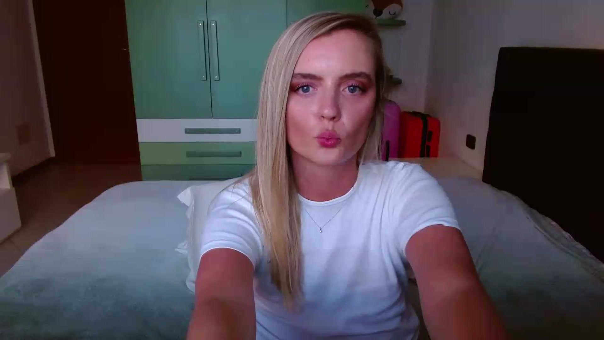 Gallery image thumbnail from MissAura's myfreecams stream on, 06/10/2026, 18:17 image 6 of 20
