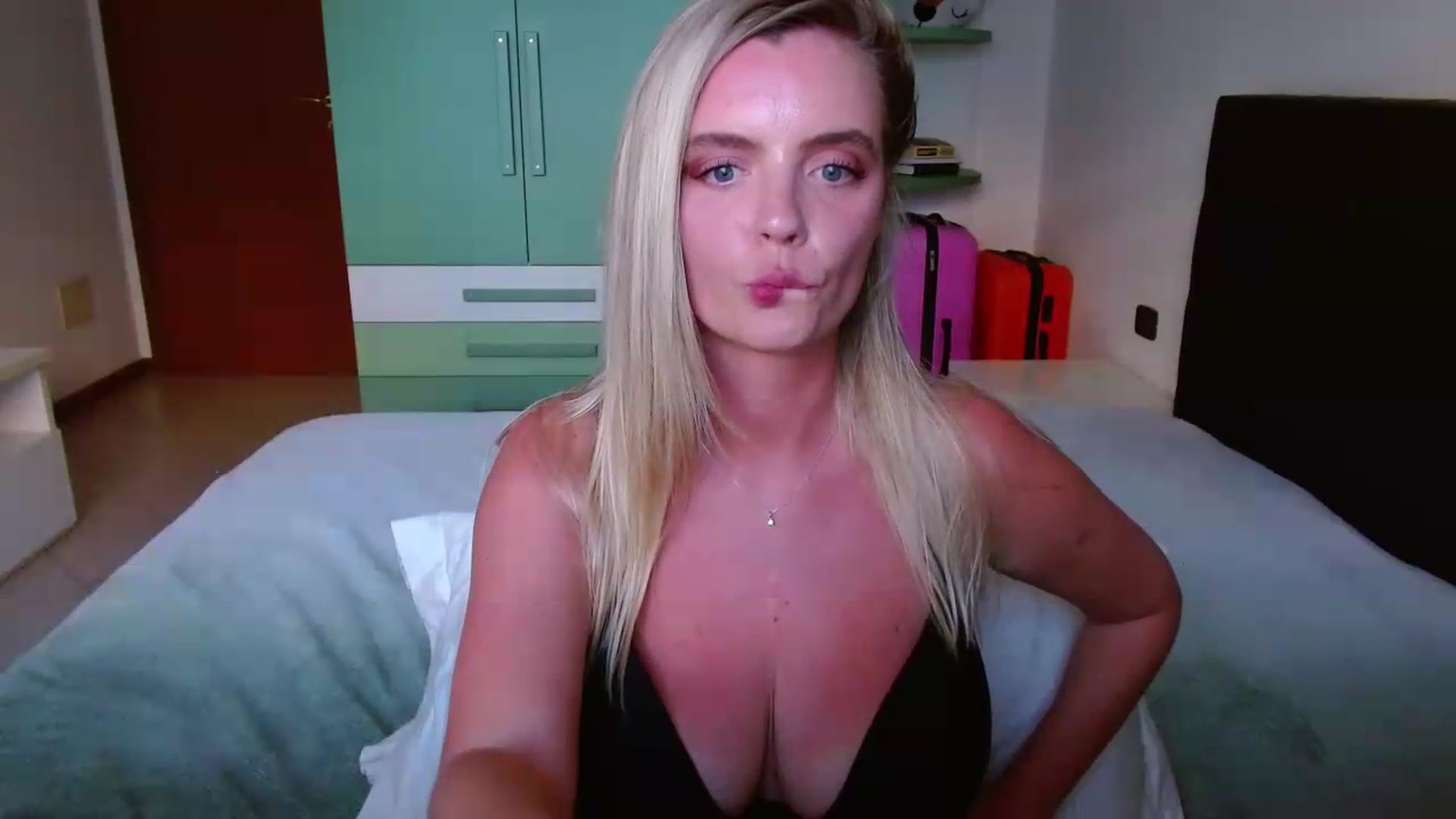 Gallery image thumbnail from MissAura's myfreecams stream on, 06/11/2026, 17:37 image 11 of 20