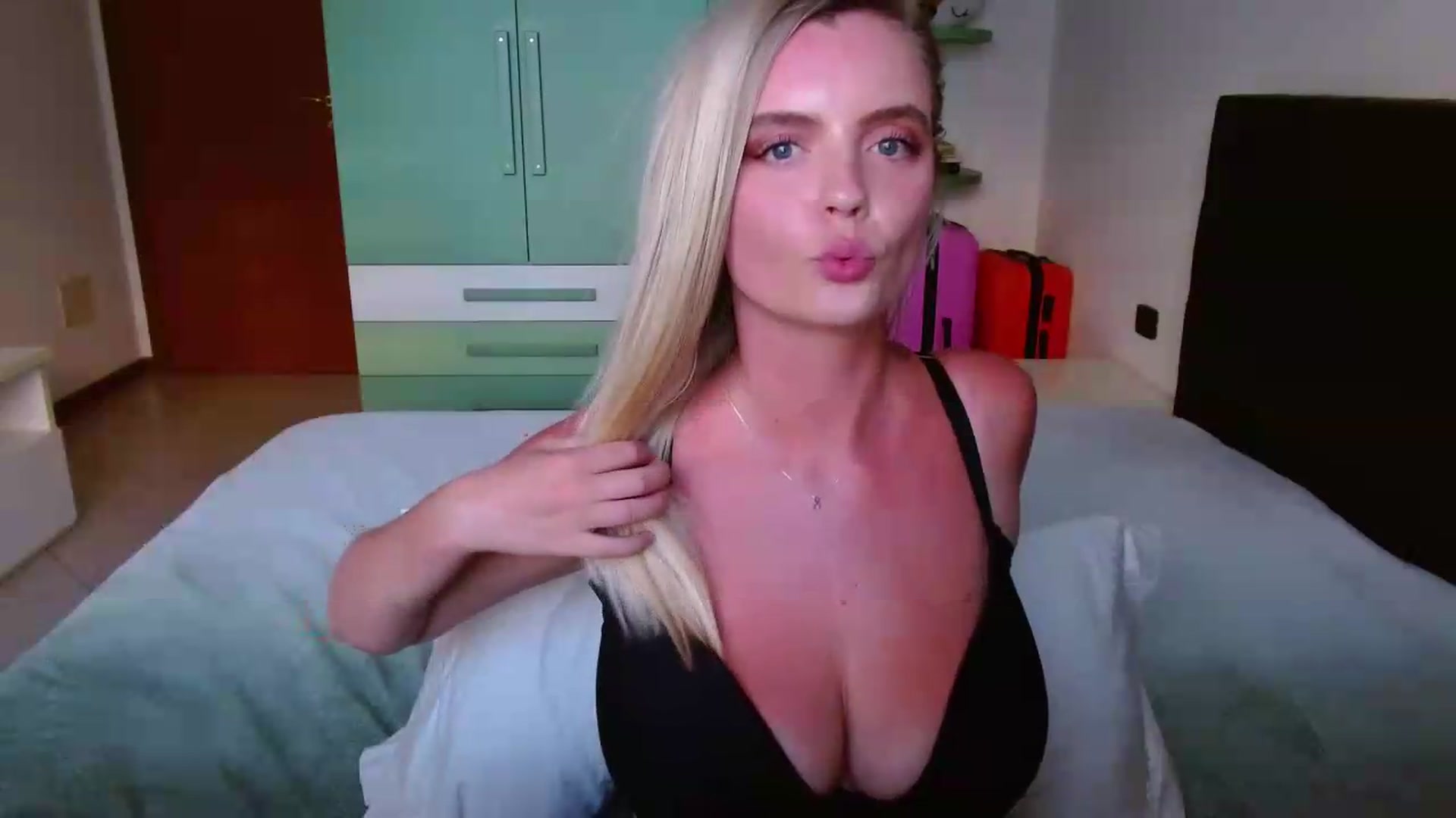 Gallery image thumbnail from MissAura's myfreecams stream on, 06/11/2026, 17:37 image 6 of 20