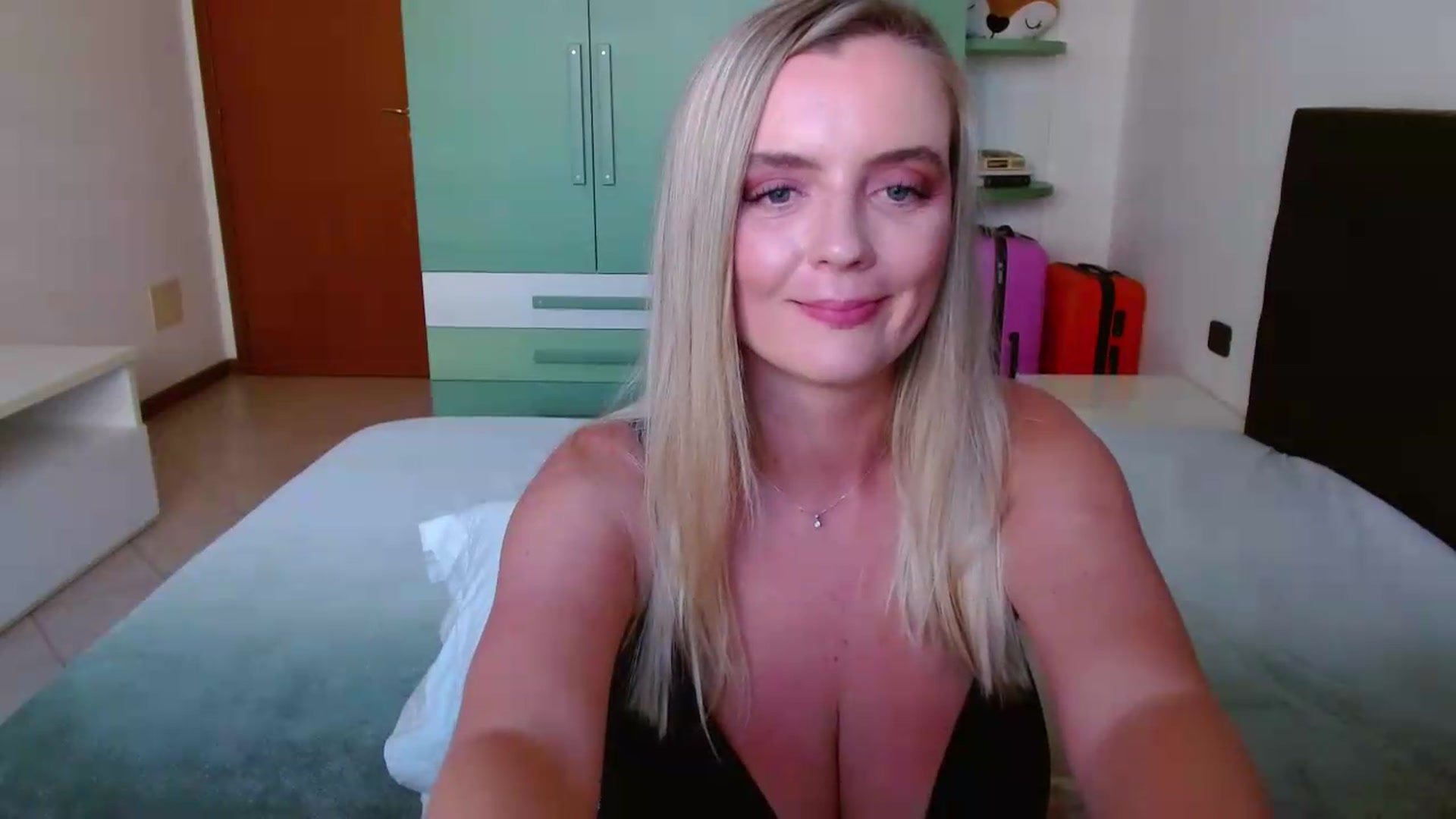 Gallery image thumbnail from MissAura's myfreecams stream on, 06/12/2026, 14:31 image 19 of 20