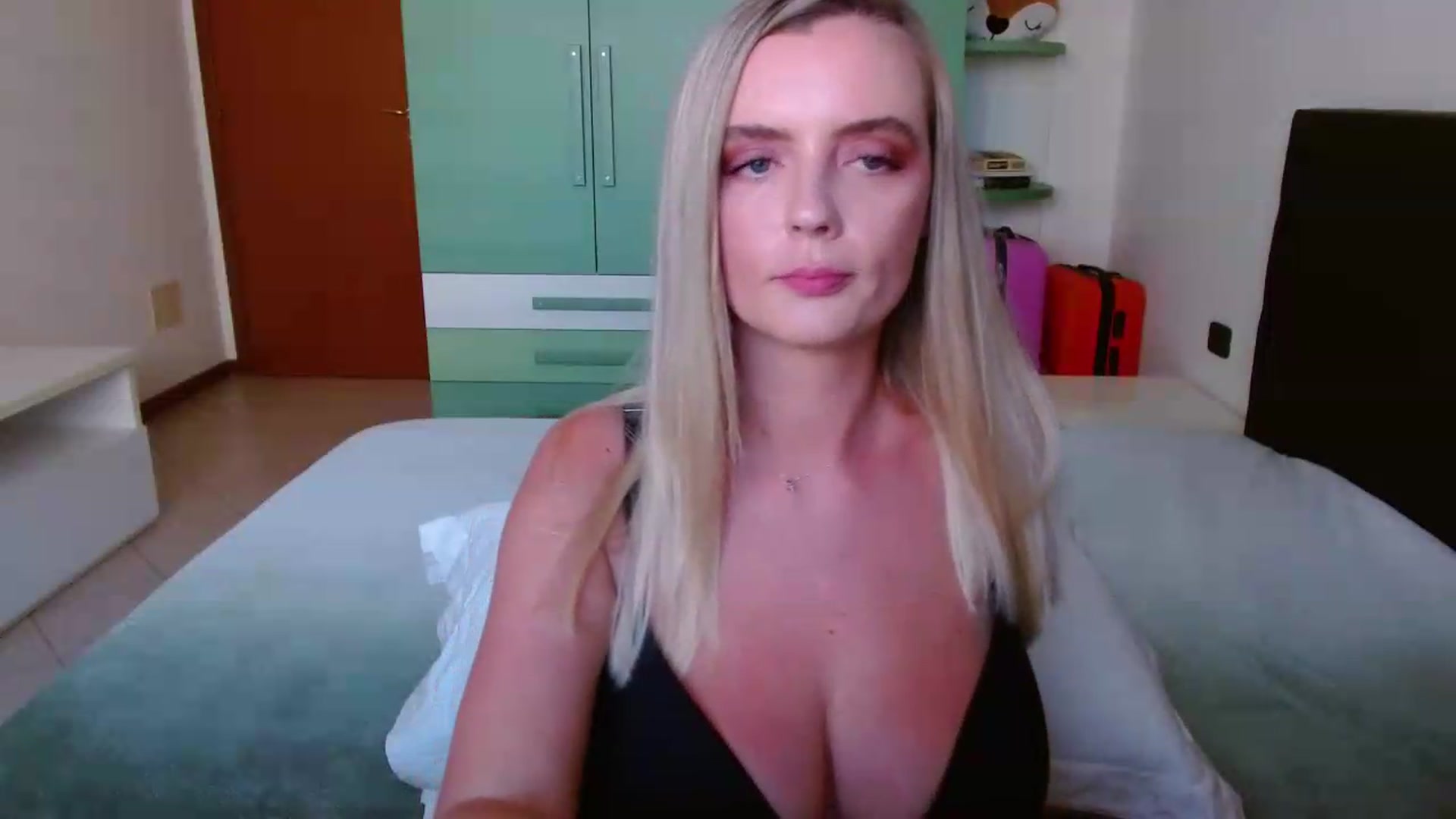 Gallery image thumbnail from MissAura's myfreecams stream on, 06/12/2026, 14:31 image 18 of 20