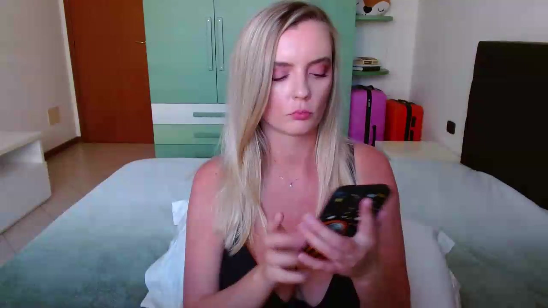 Gallery image thumbnail from MissAura's myfreecams stream on, 06/12/2026, 14:31 image 6 of 20