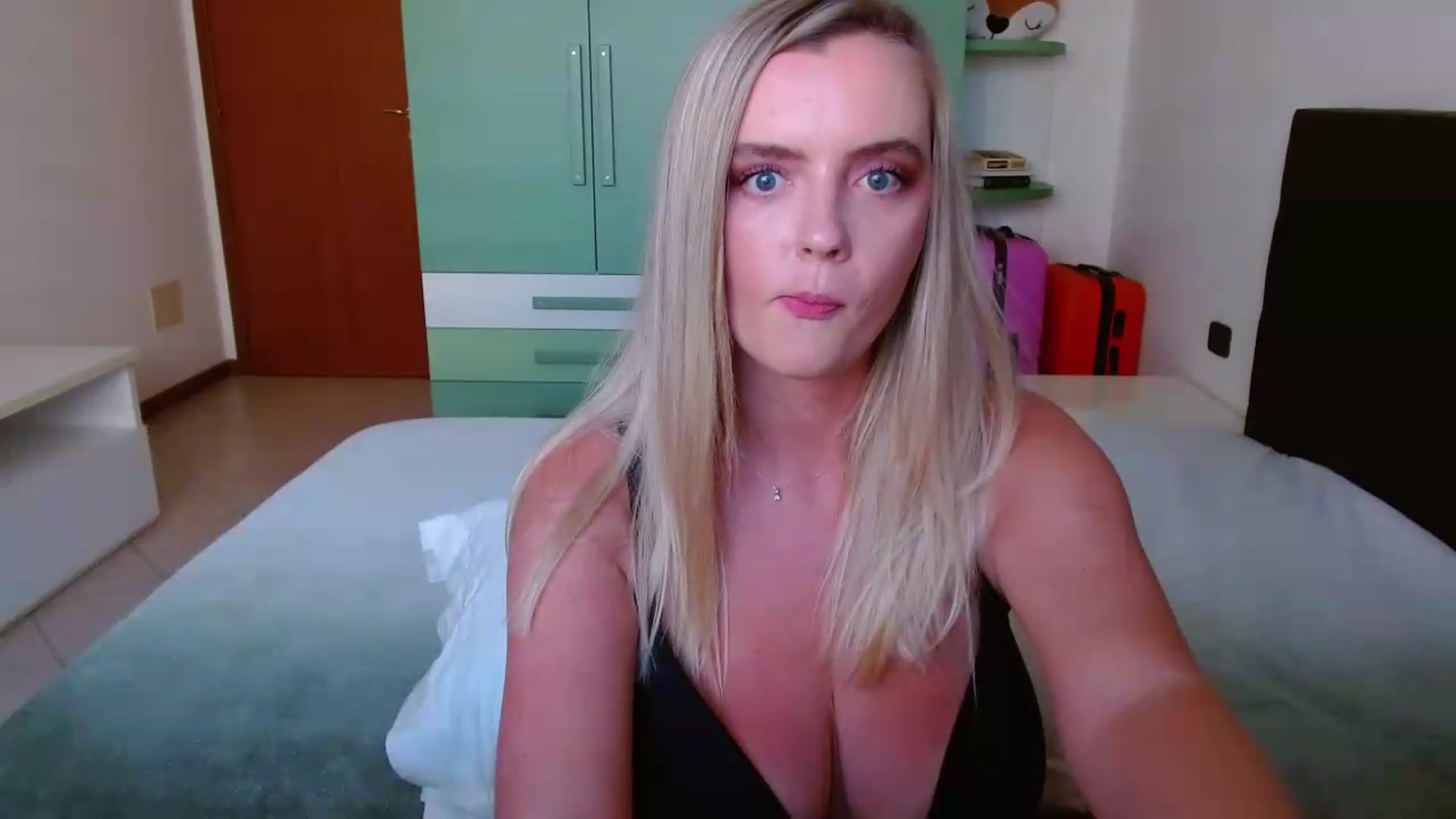 Gallery image thumbnail from MissAura's myfreecams stream on, 06/12/2026, 14:31 image 17 of 20