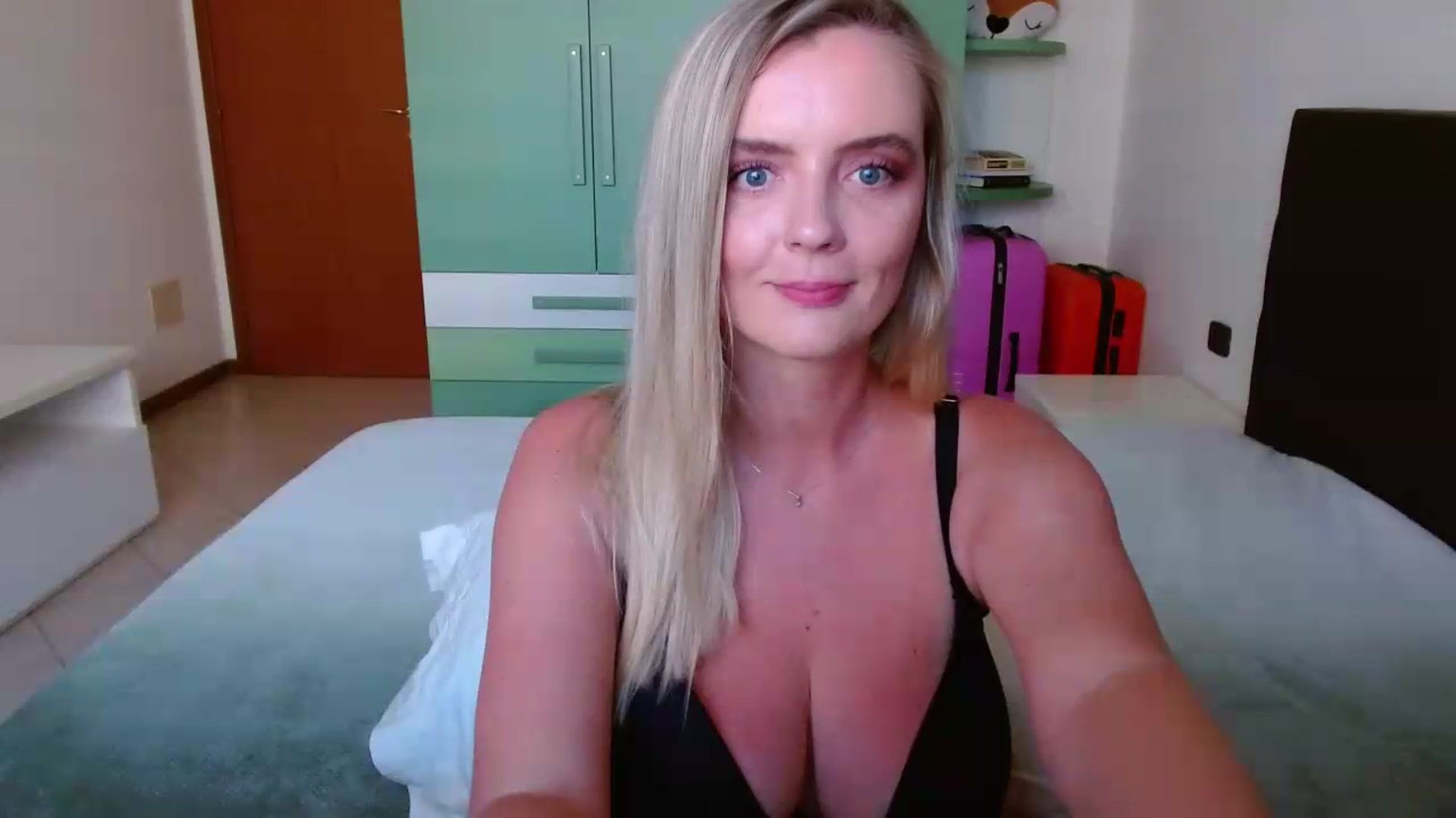 Gallery image thumbnail from MissAura's myfreecams stream on, 06/12/2026, 14:31 image 11 of 20