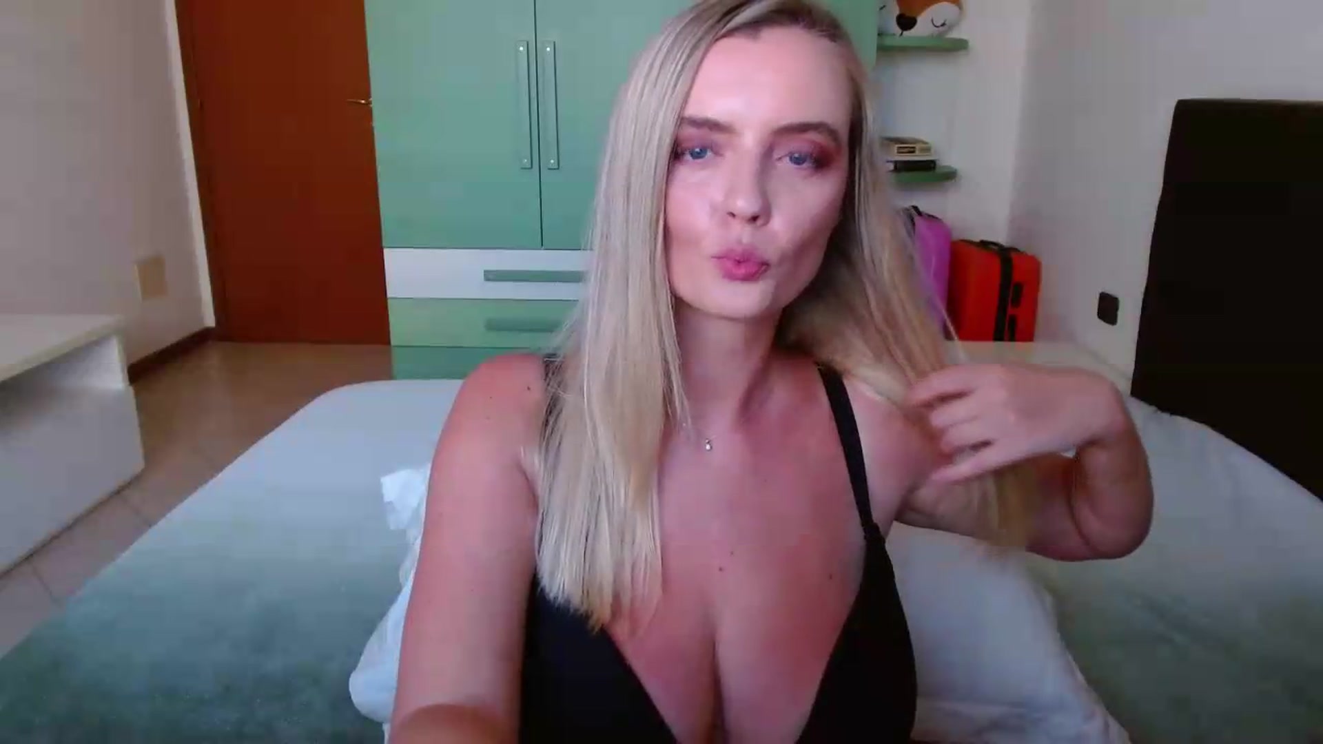 Gallery image thumbnail from MissAura's myfreecams stream on, 06/12/2026, 14:31 image 20 of 20