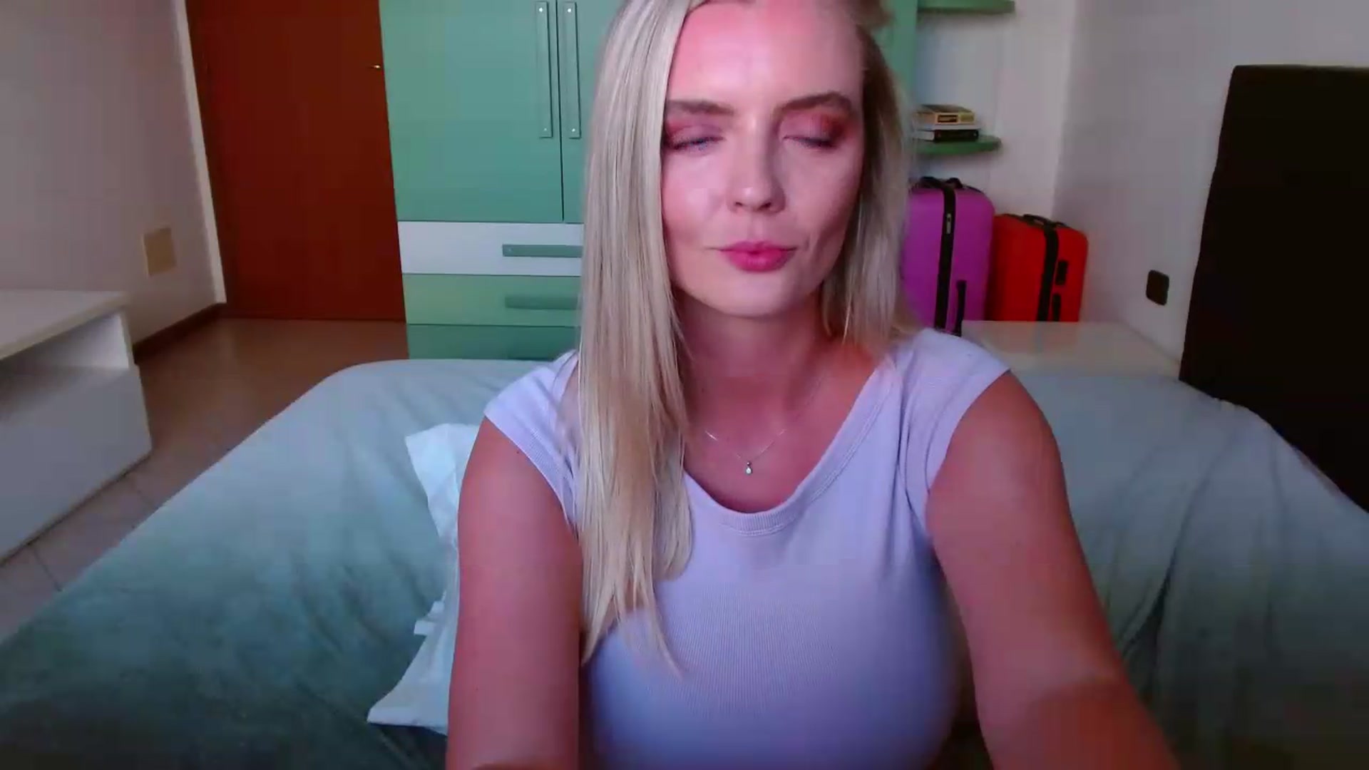 Gallery image thumbnail from MissAura's myfreecams stream on, 06/12/2026, 16:16 image 19 of 20