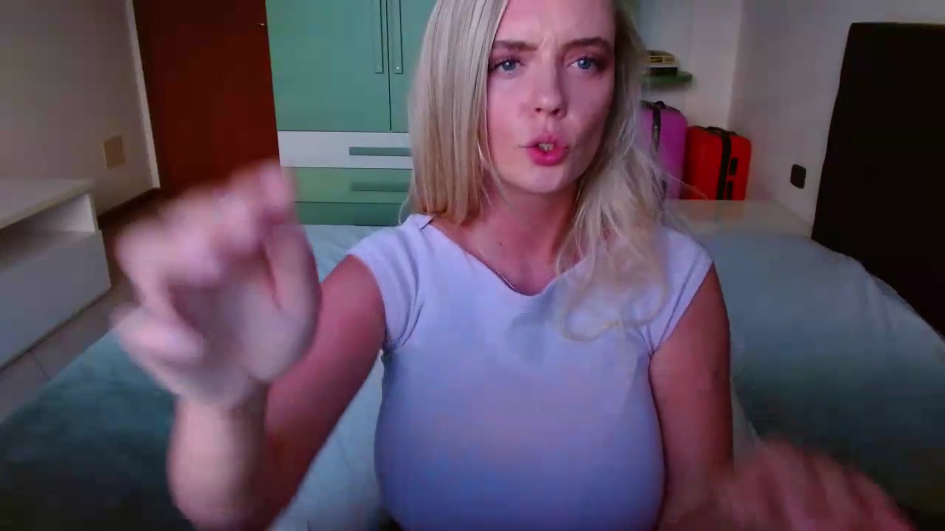 Gallery image thumbnail from MissAura's myfreecams stream on, 06/12/2026, 17:02 image 16 of 20