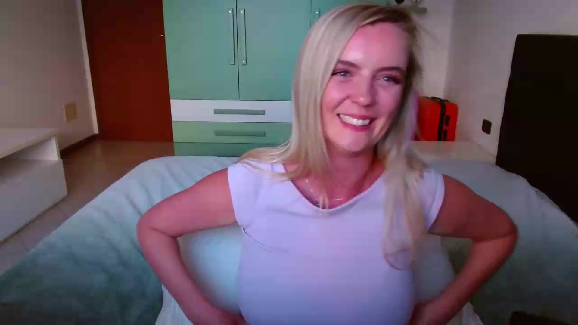 Gallery image thumbnail from MissAura's myfreecams stream on, 06/12/2026, 17:02 image 18 of 20