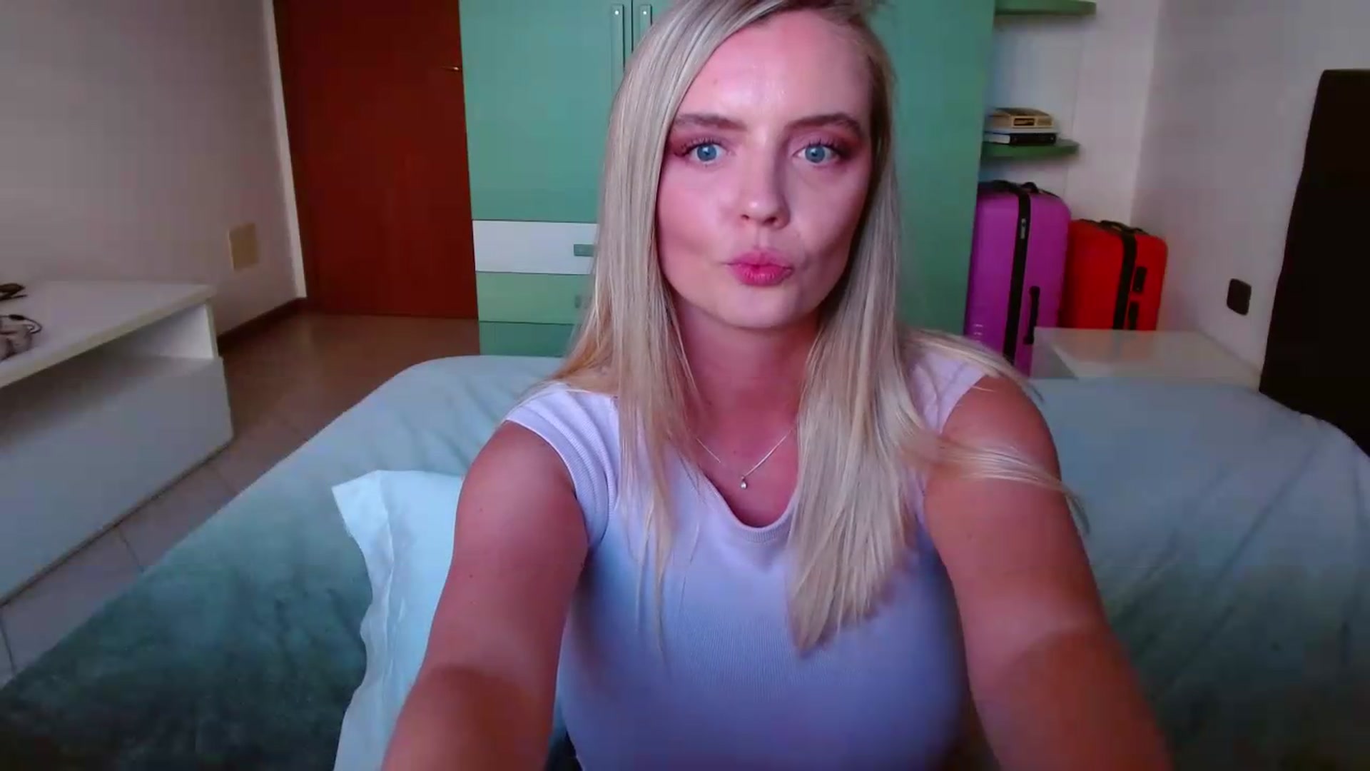 Gallery image thumbnail from MissAura's myfreecams stream on, 06/12/2026, 17:02 image 2 of 20