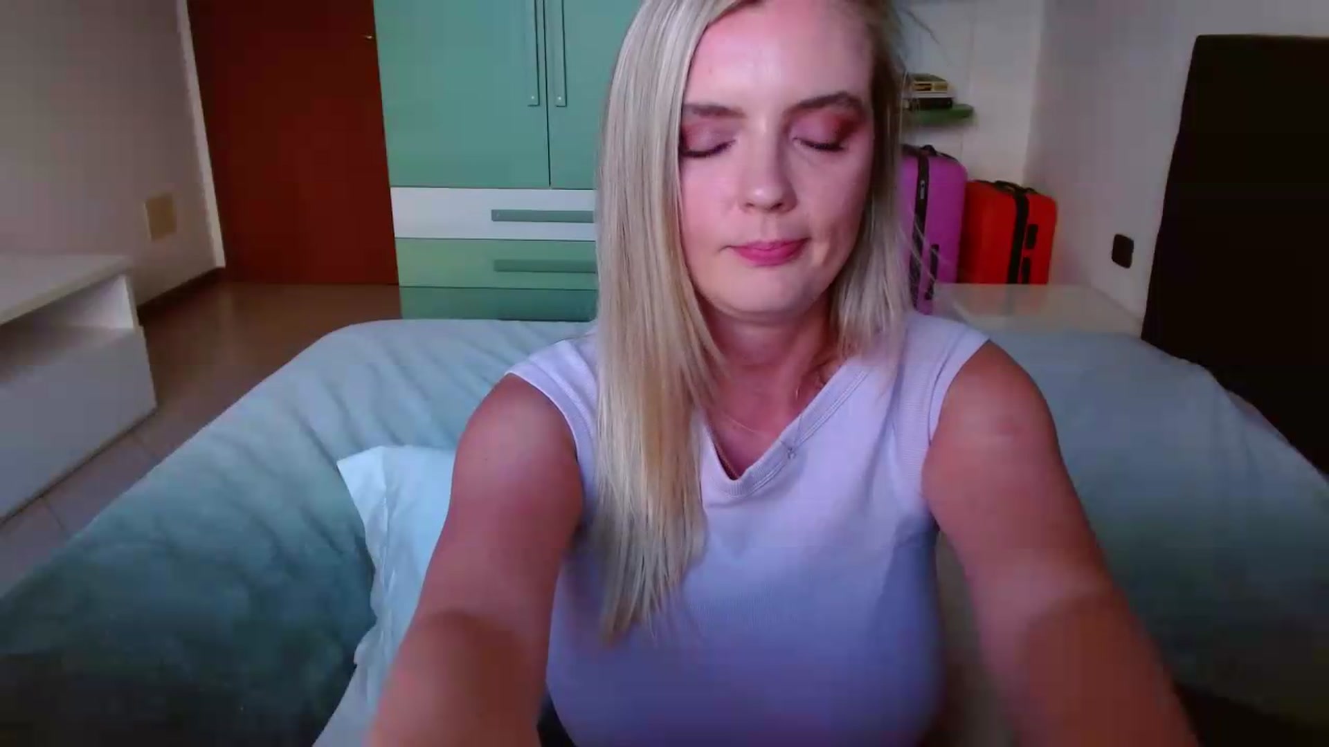 Gallery image thumbnail from MissAura's myfreecams stream on, 06/12/2026, 17:02 image 15 of 20
