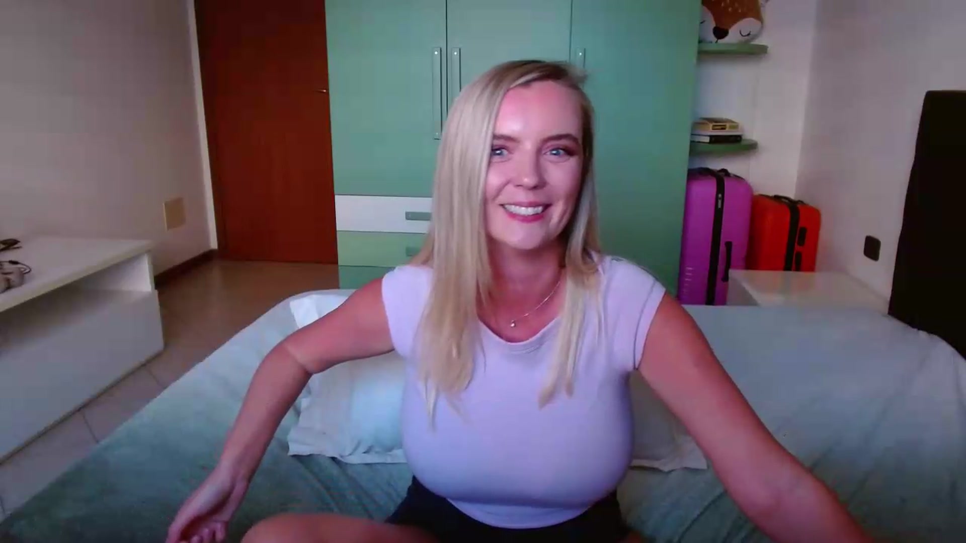 Gallery image thumbnail from MissAura's myfreecams stream on, 06/12/2026, 17:02 image 4 of 20