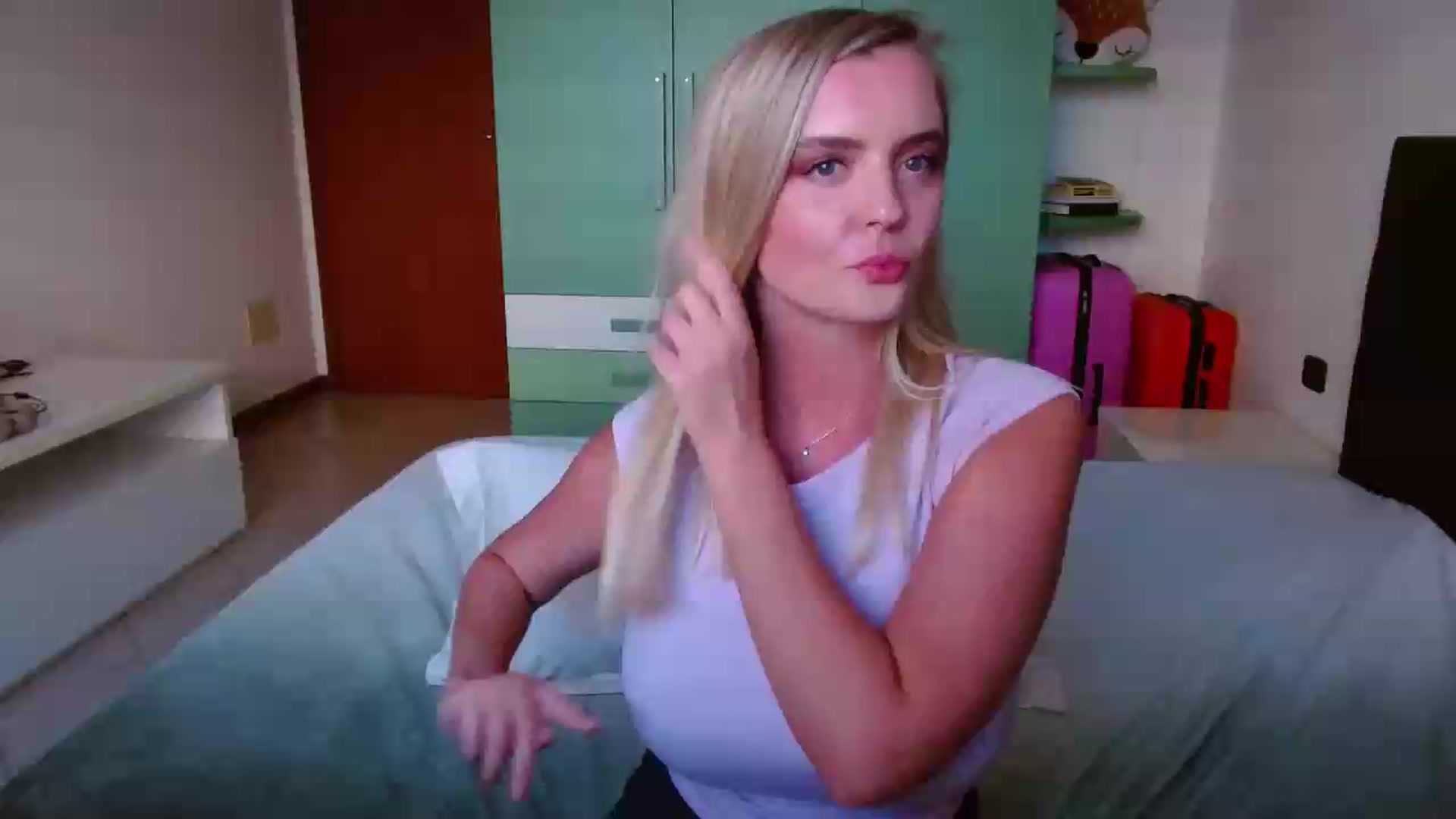 Gallery image thumbnail from MissAura's myfreecams stream on, 06/12/2026, 17:02 image 5 of 20