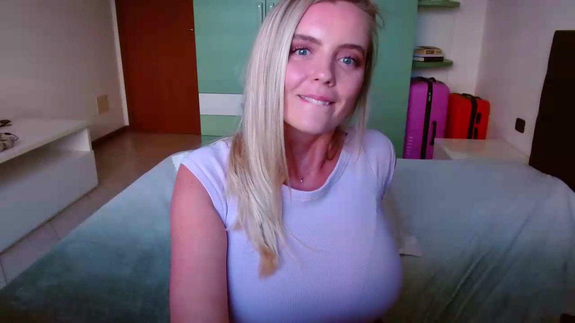 Gallery image thumbnail from MissAura's myfreecams stream on, 06/12/2026, 17:02 image 9 of 20