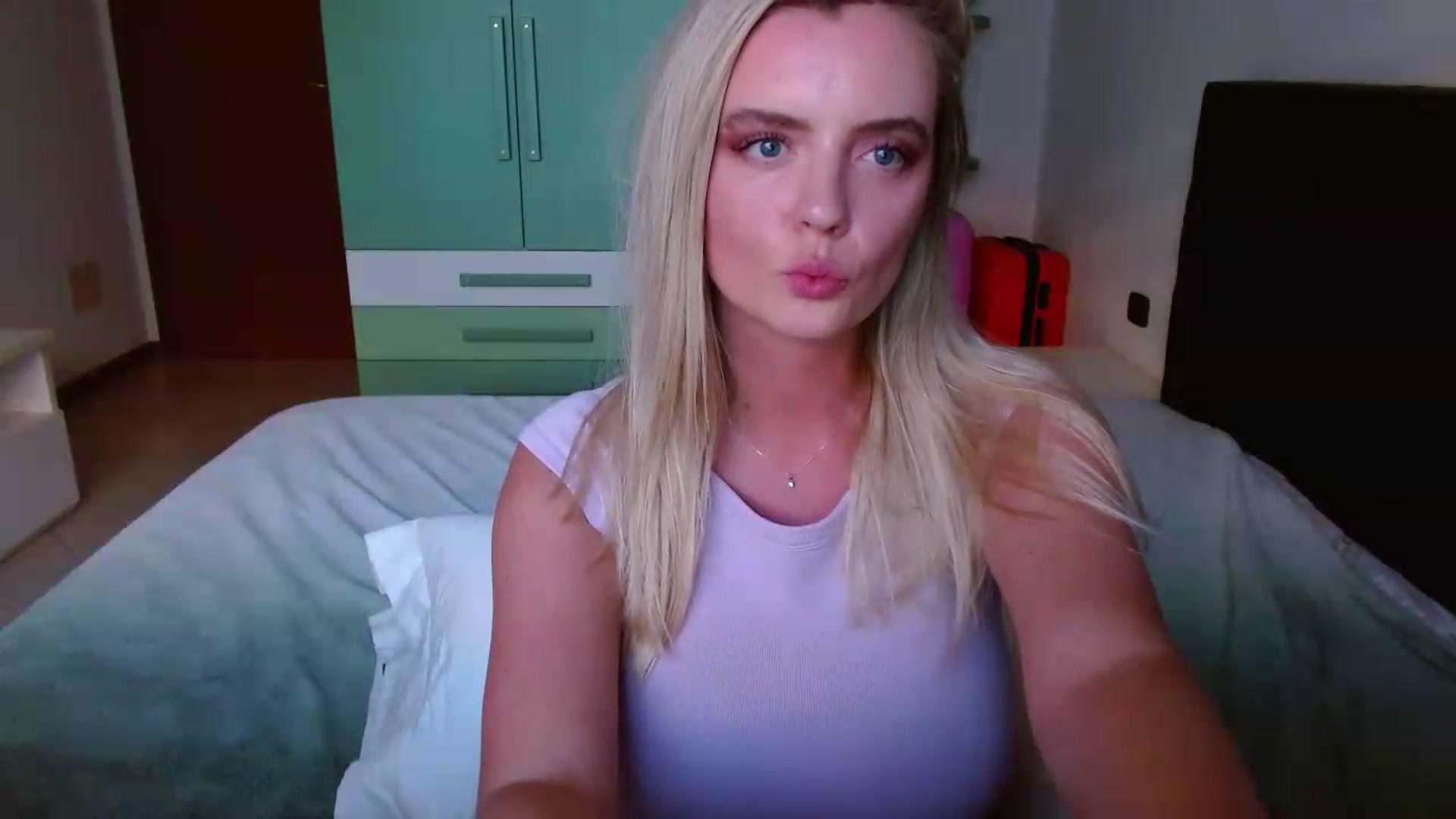 Gallery image thumbnail from MissAura's myfreecams stream on, 06/12/2026, 17:57 image 10 of 20