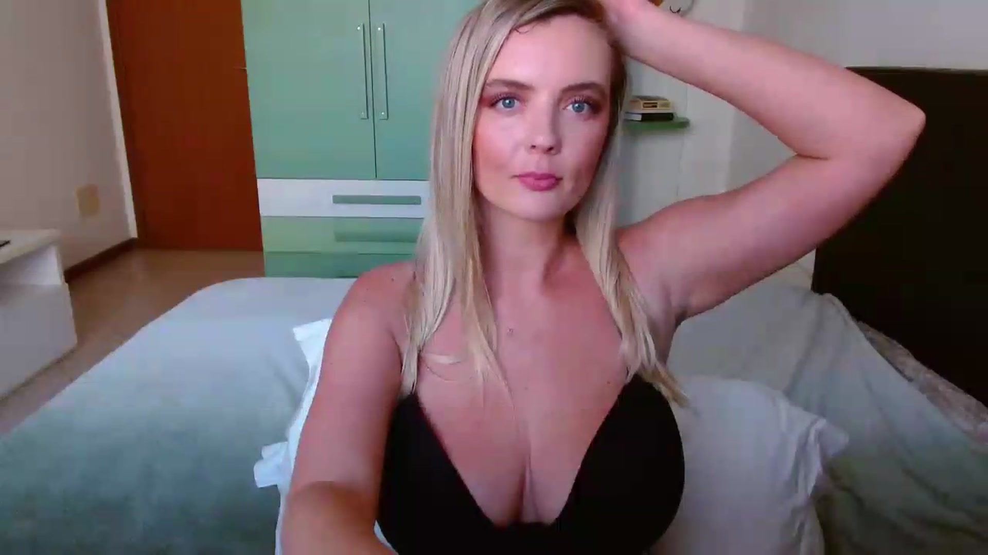 Gallery image thumbnail from MissAura's myfreecams stream on, 06/15/2026, 15:32 image 2 of 20