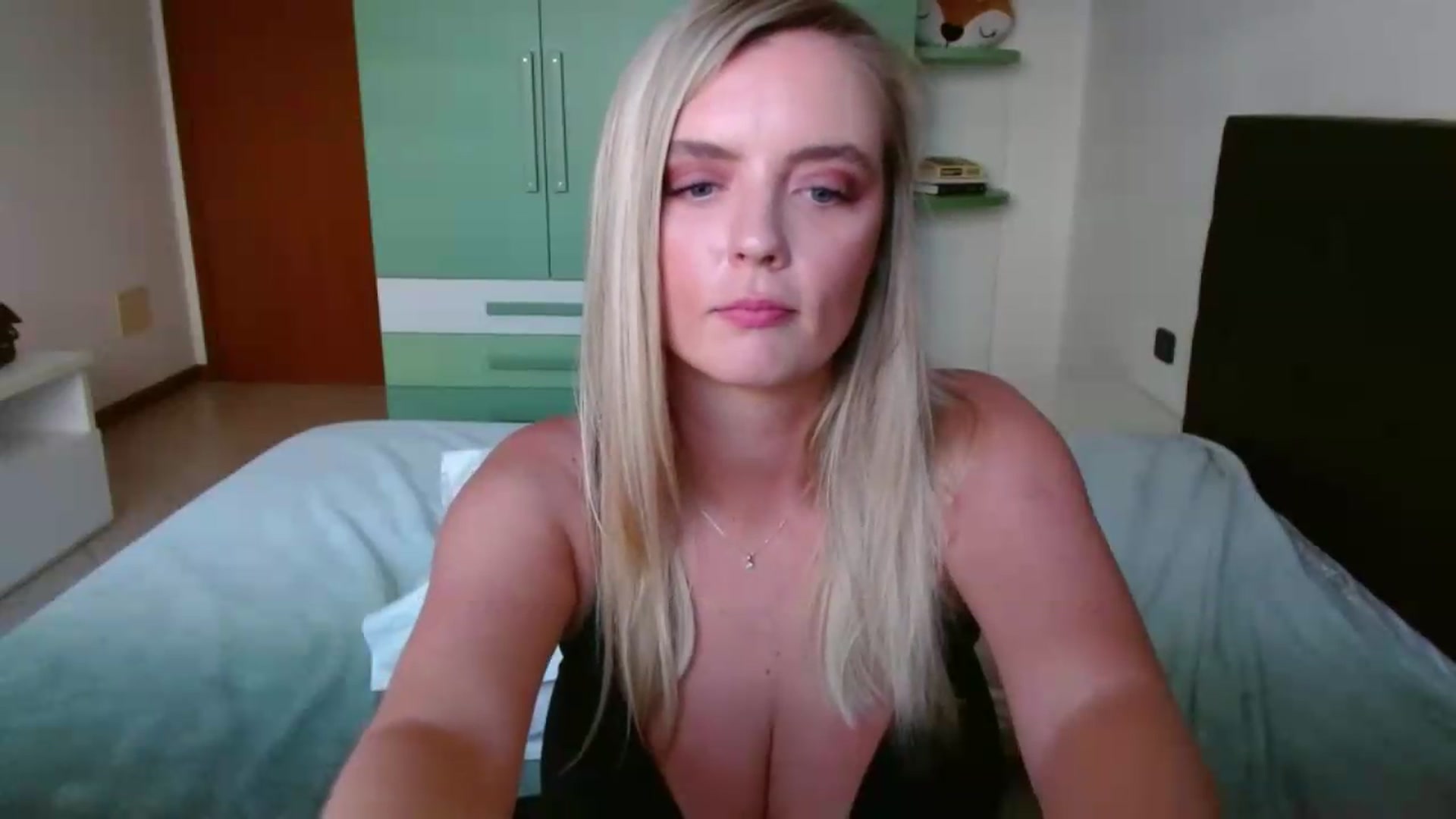 Gallery image thumbnail from MissAura's myfreecams stream on, 06/16/2026, 16:41 image 17 of 20