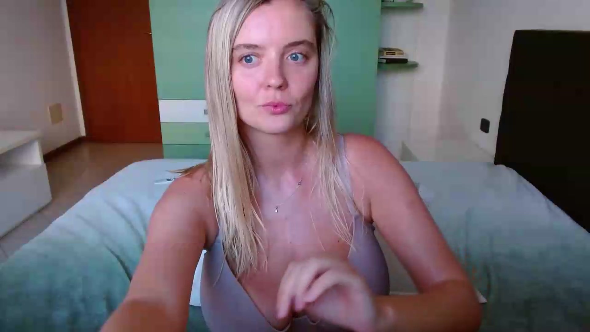 Gallery image thumbnail from MissAura's myfreecams stream on, 06/19/2026, 16:53 image 14 of 20