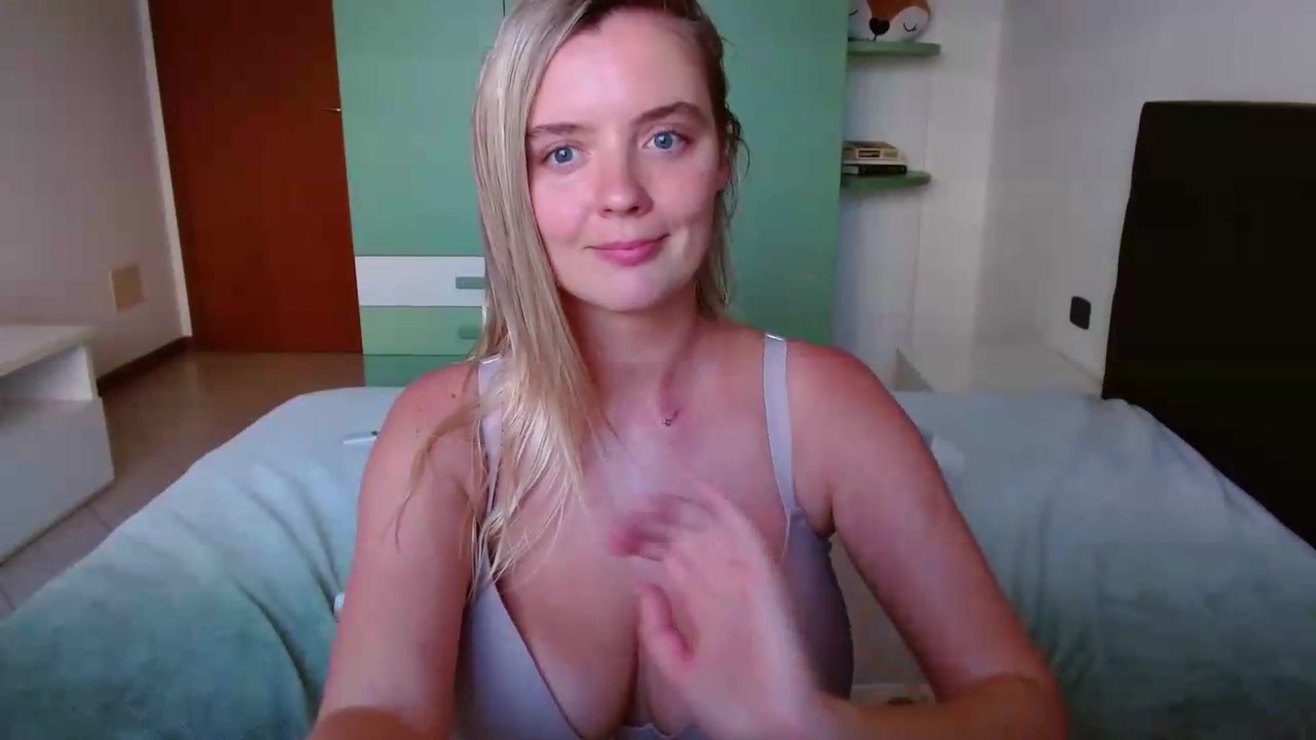 Gallery image thumbnail from MissAura's myfreecams stream on, 06/19/2026, 16:53 image 5 of 20