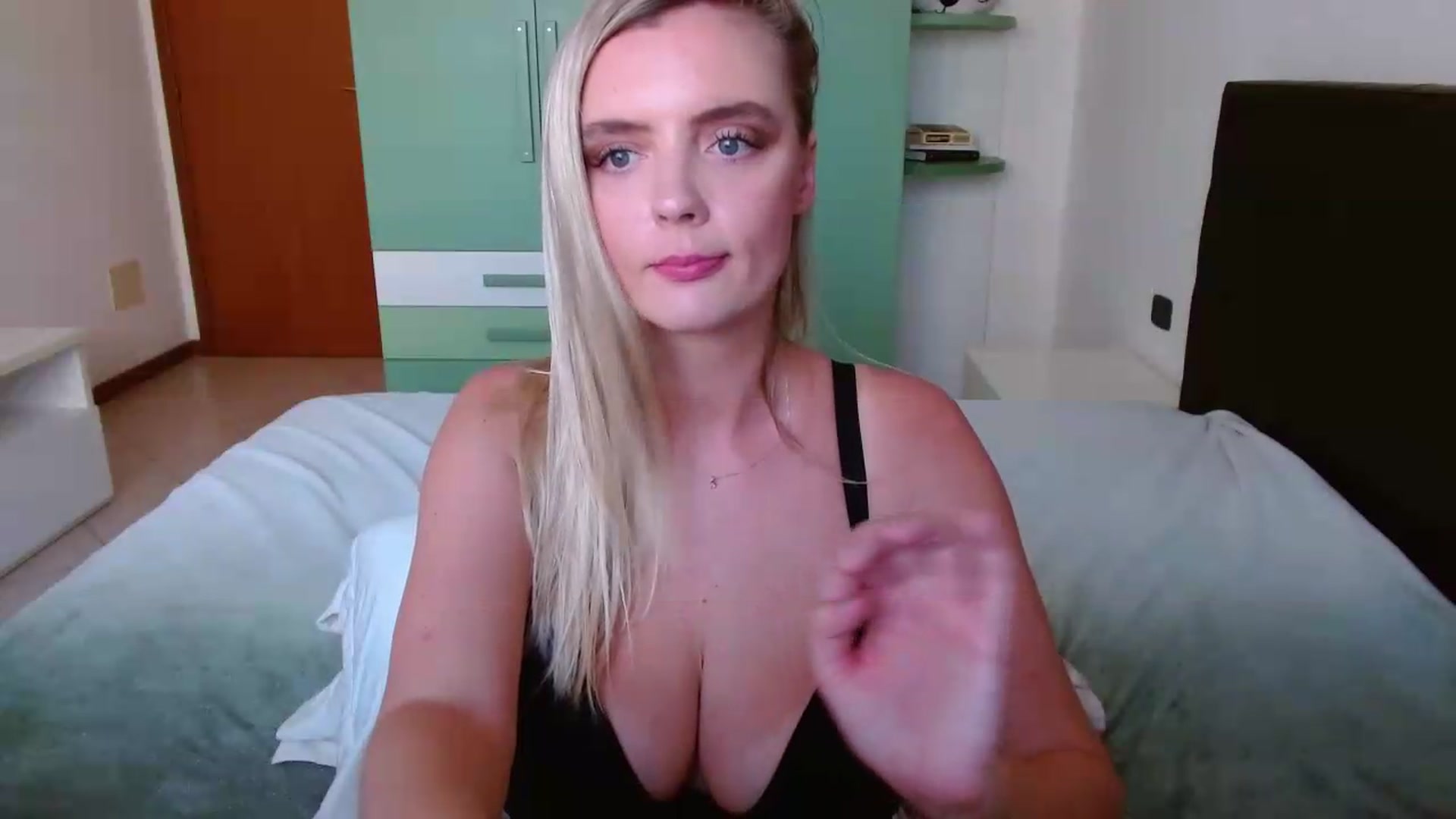 Gallery image thumbnail from MissAura's myfreecams stream on, 06/22/2026, 14:41 image 16 of 20
